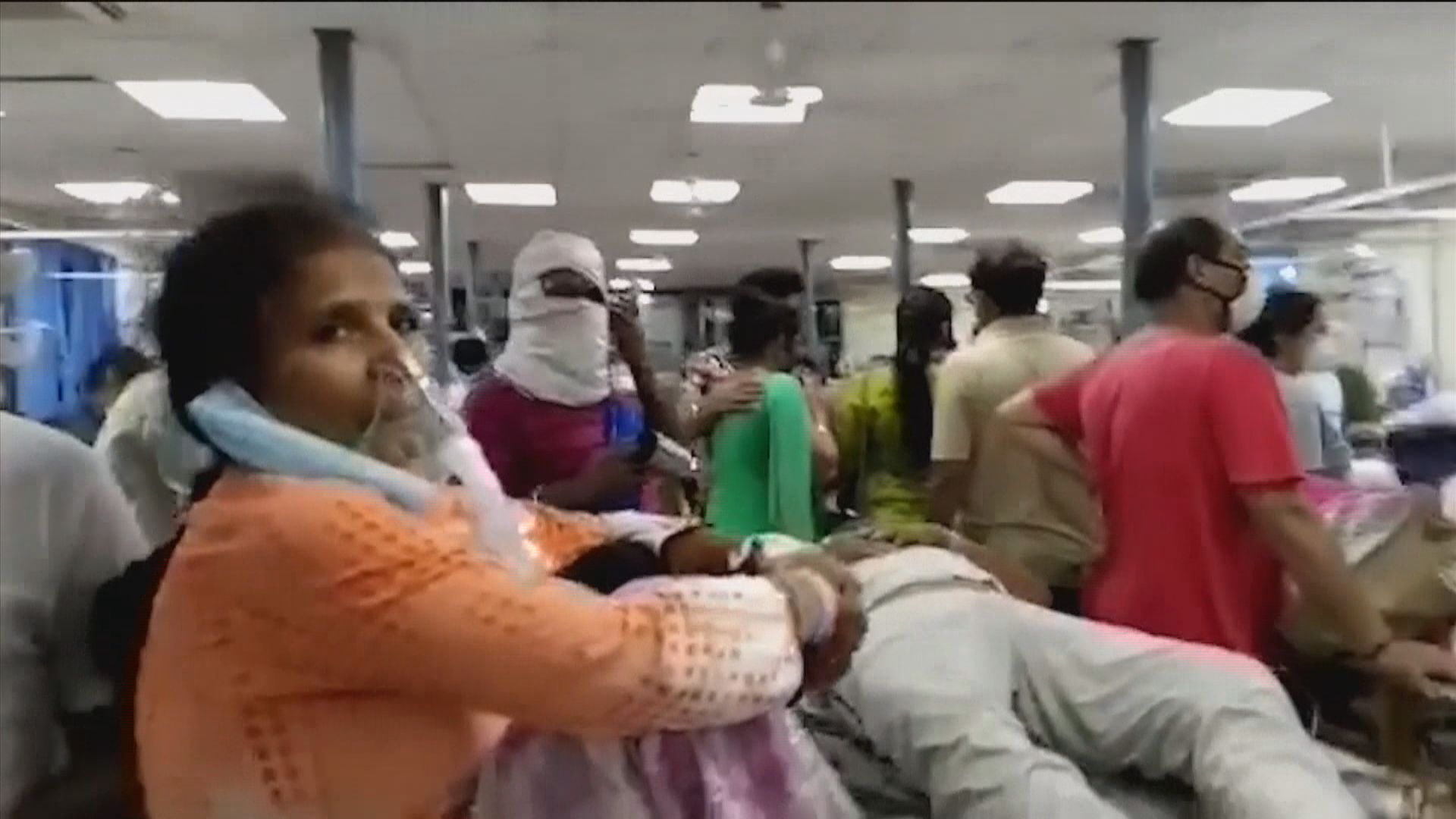 印度疫情失控單日新增確診首次突破四十萬