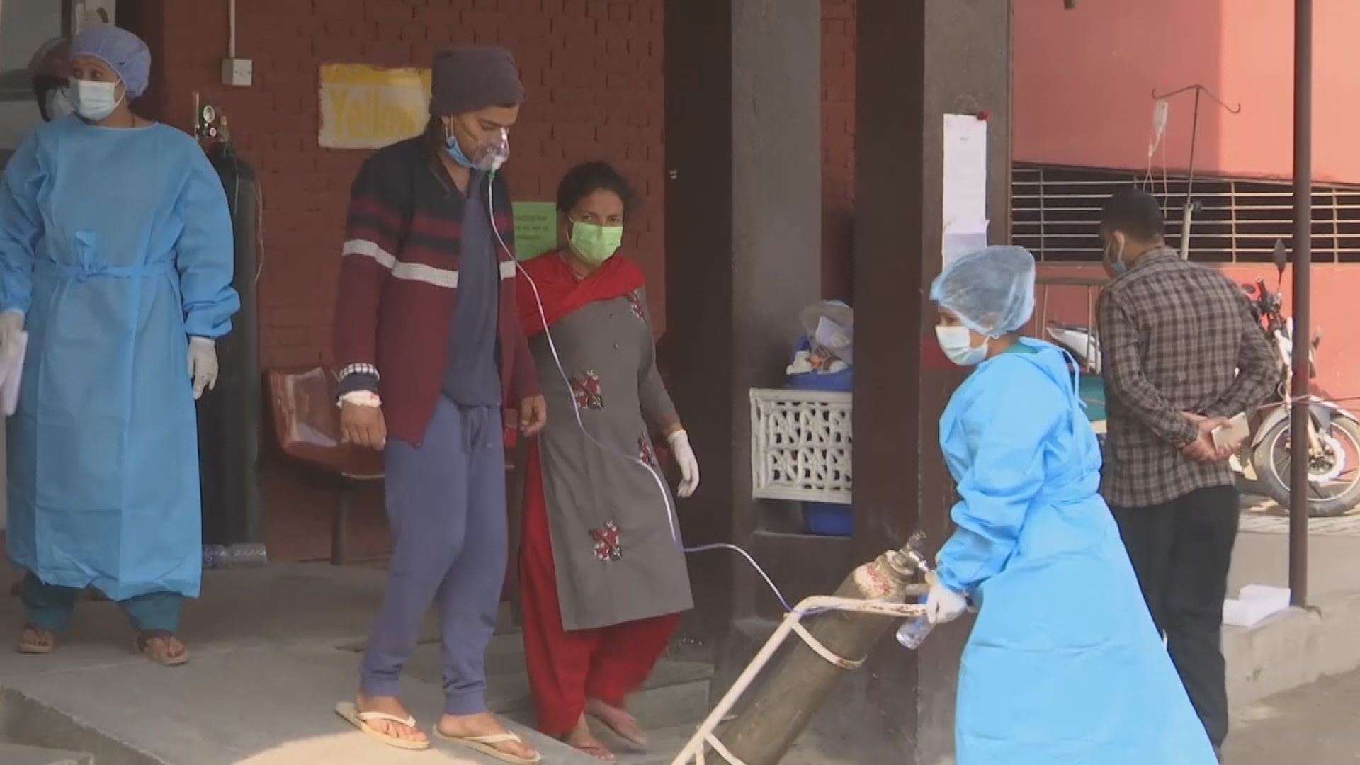 印度疫情未見受控　氧氣需求急增七倍但供應仍嚴重短缺