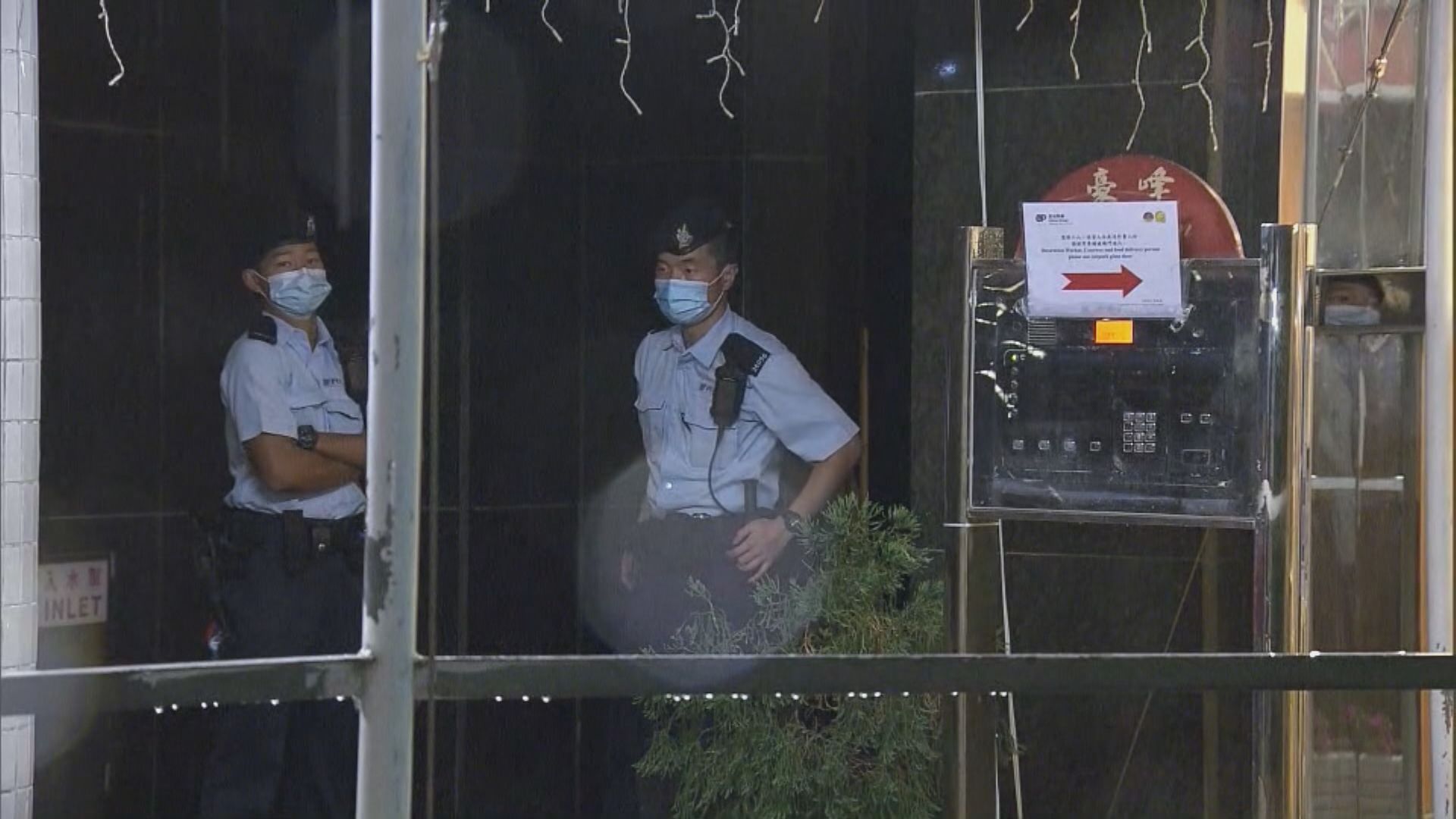 薄扶林道豪峰及康怡花園N2座凌晨封區