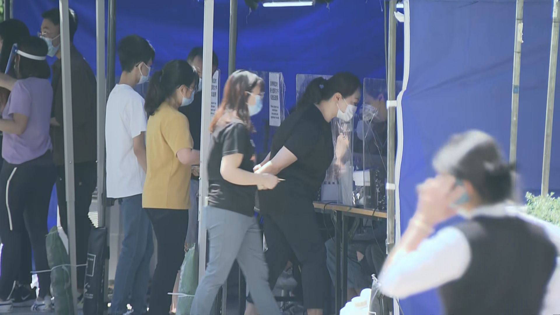 薄扶林道豪峰及康怡花園N2座凌晨封區　早上開始強檢