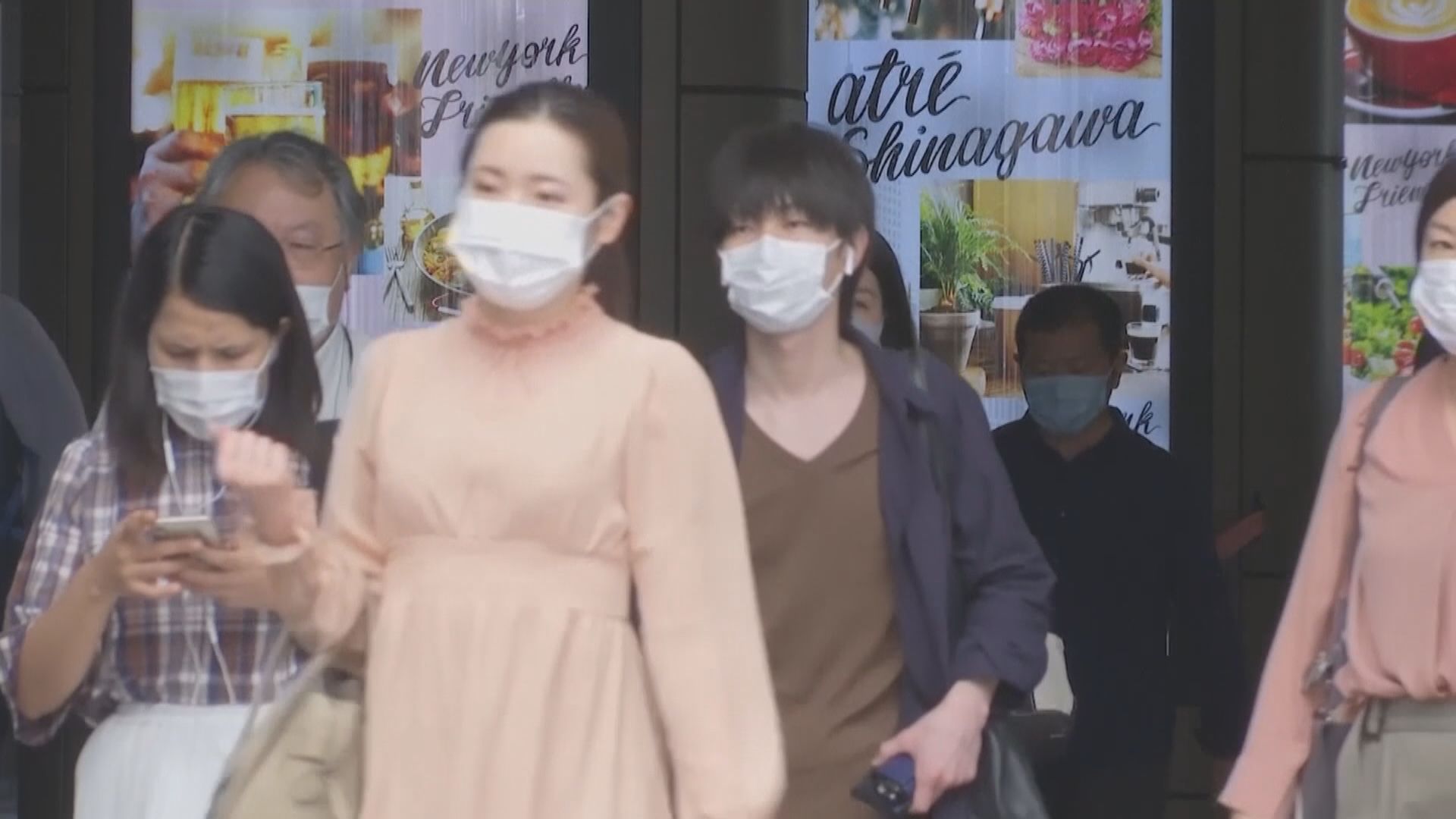 東京都知事料都內確診個案突破一萬宗