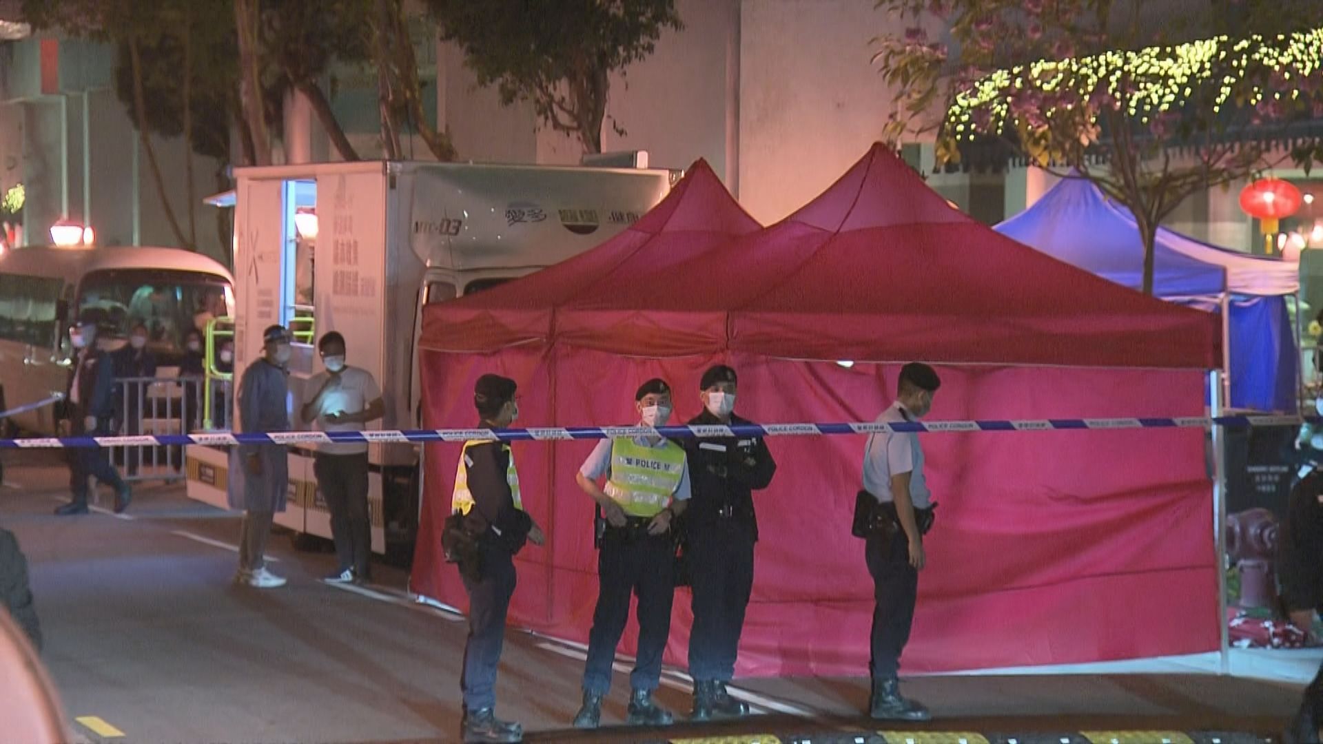 當局突擊圍封麗港城五座及七座　有居民批政策擾民