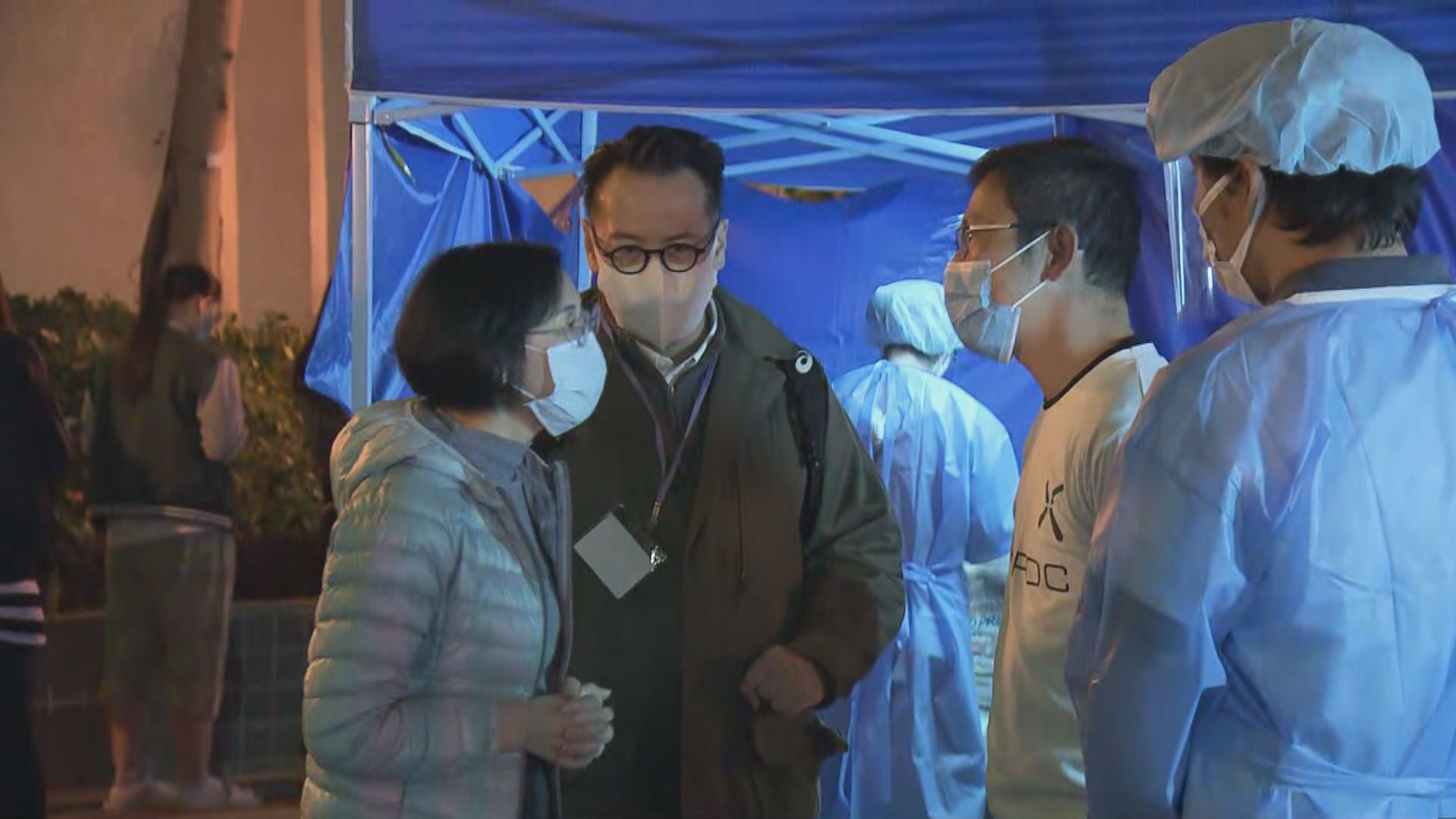 政府晚上突擊圍封麗港城五及七座　陳肇始到現場視察