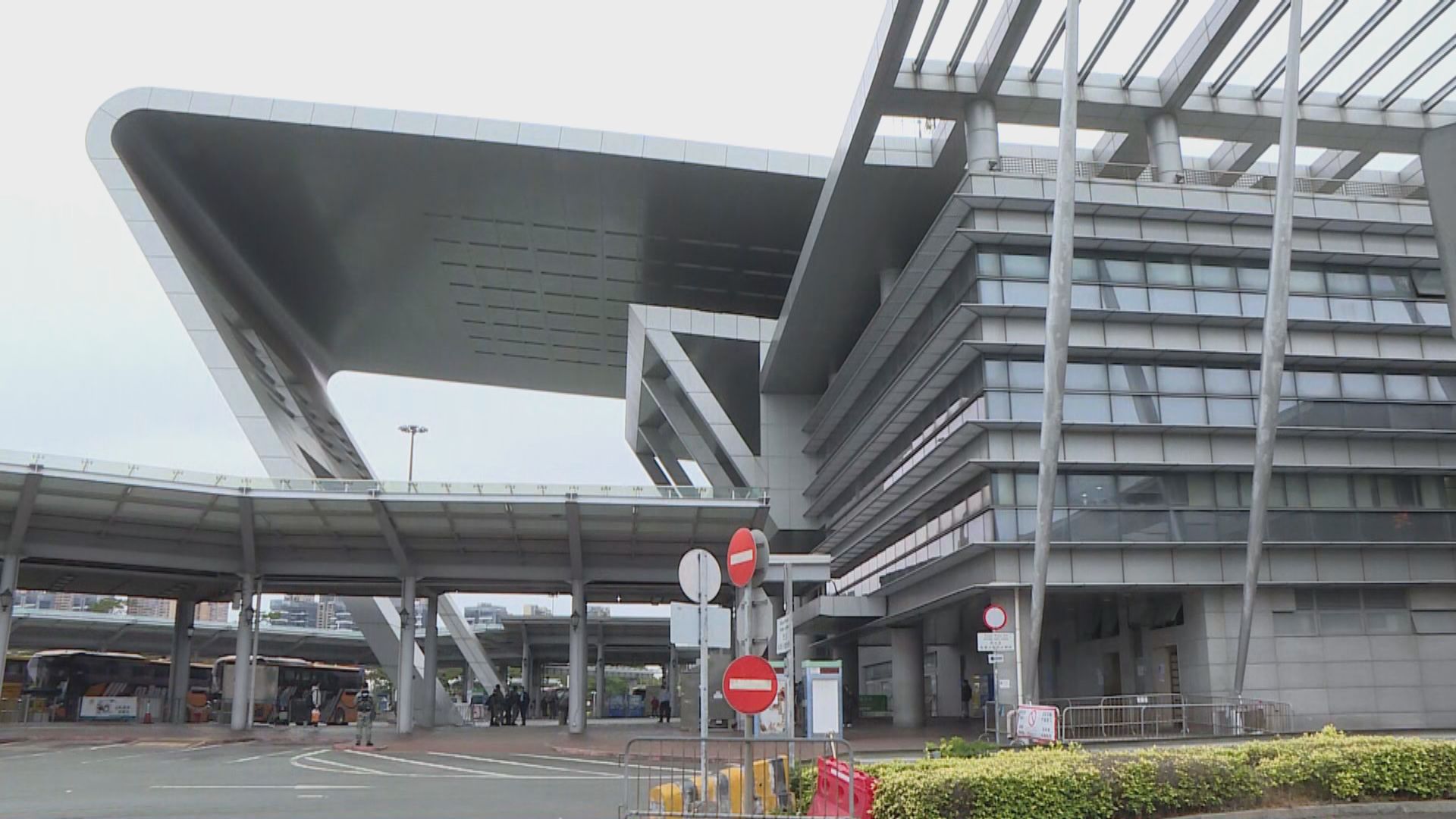 政府因應深圳灣口岸離境人流增加　將推網上預約特別核酸檢測服務