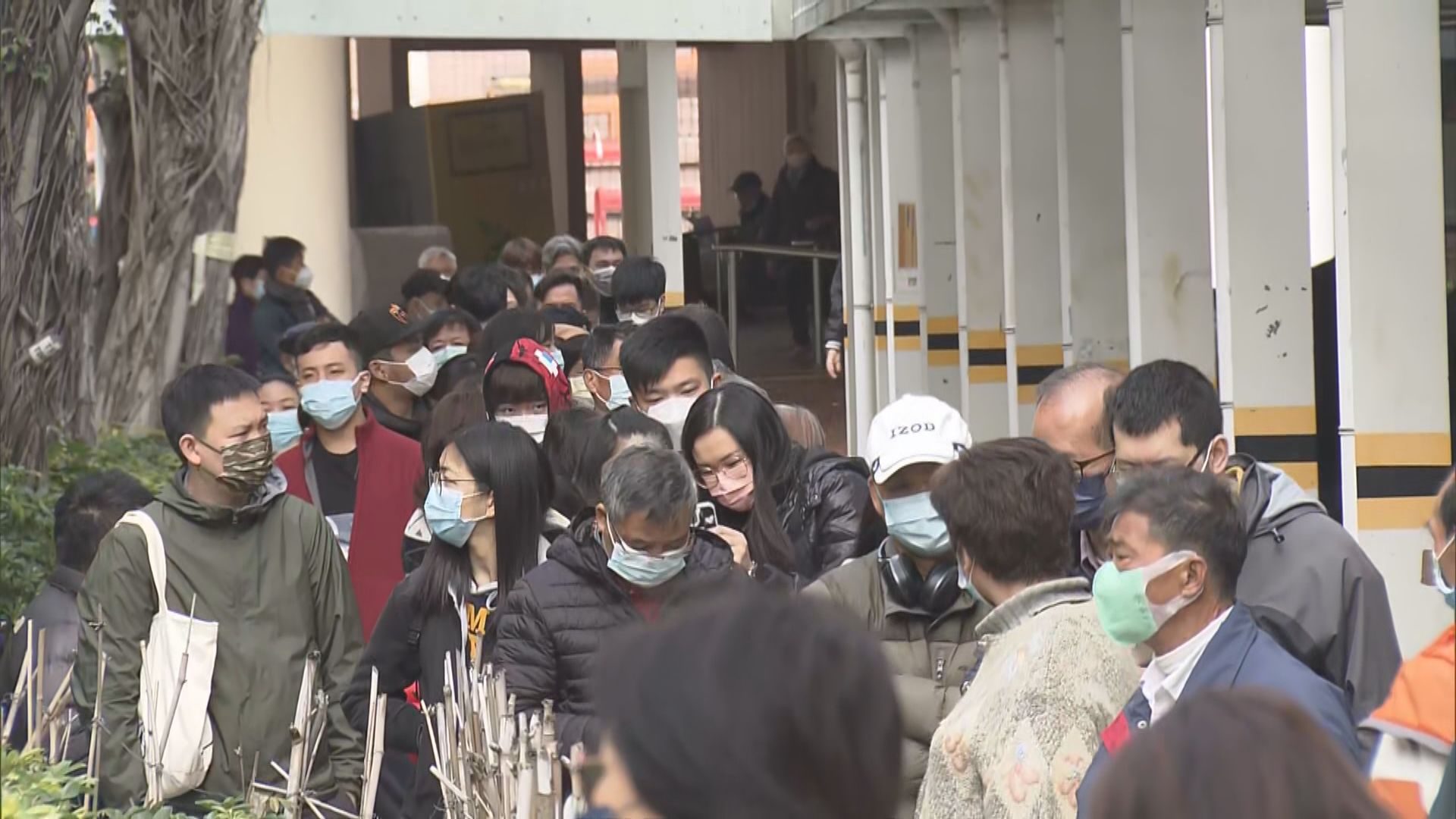 立法會議員促引入內地醫護協助港人接種疫苗及救治市民