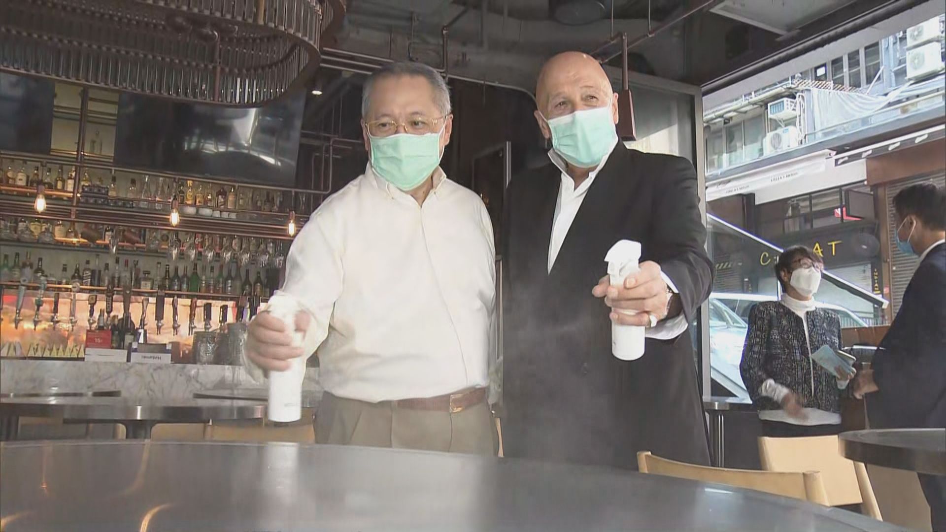 飲食業界在蘭桂坊展開清潔行動