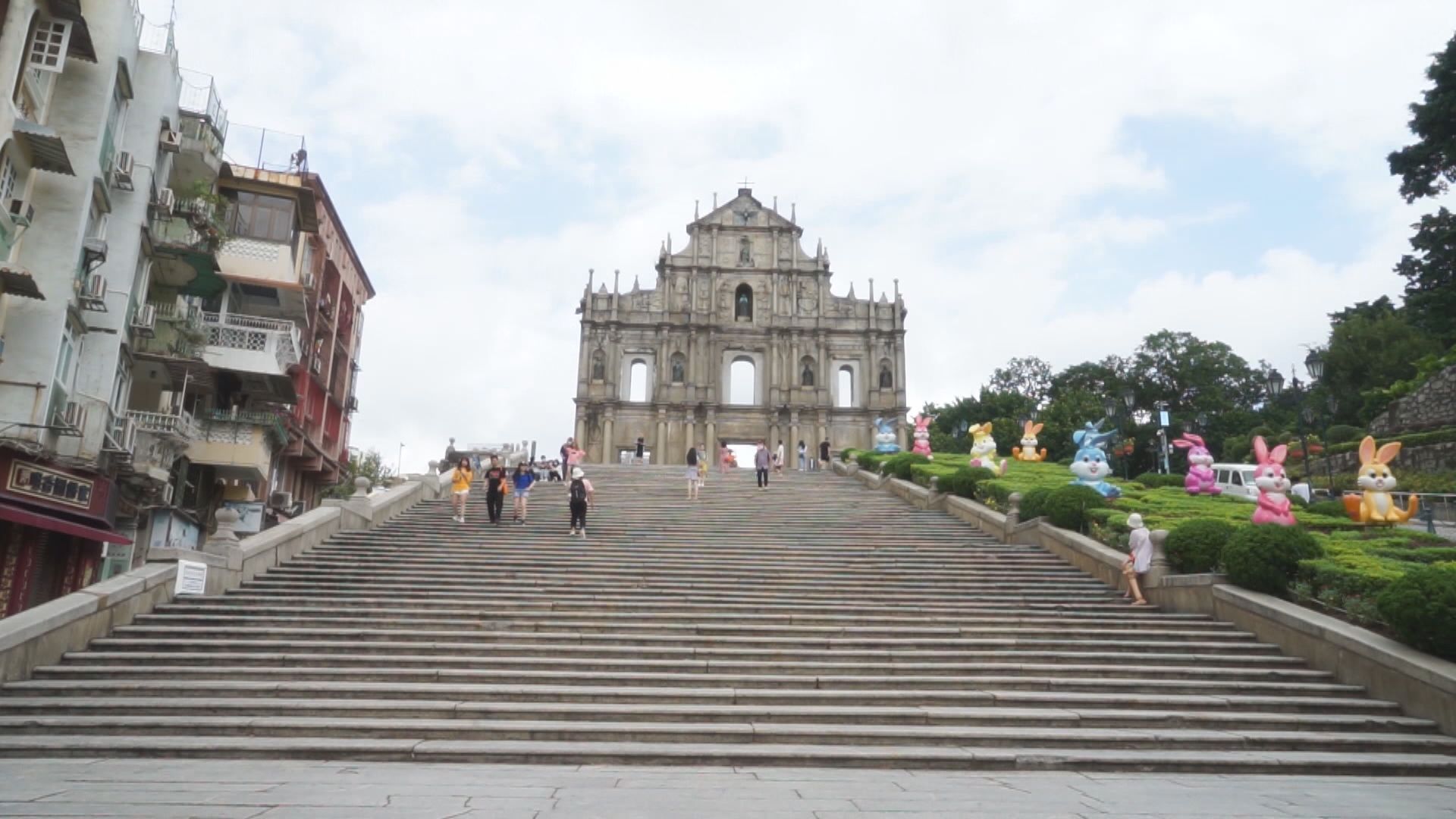 澳門政府容許部分娛樂場所下周二重開