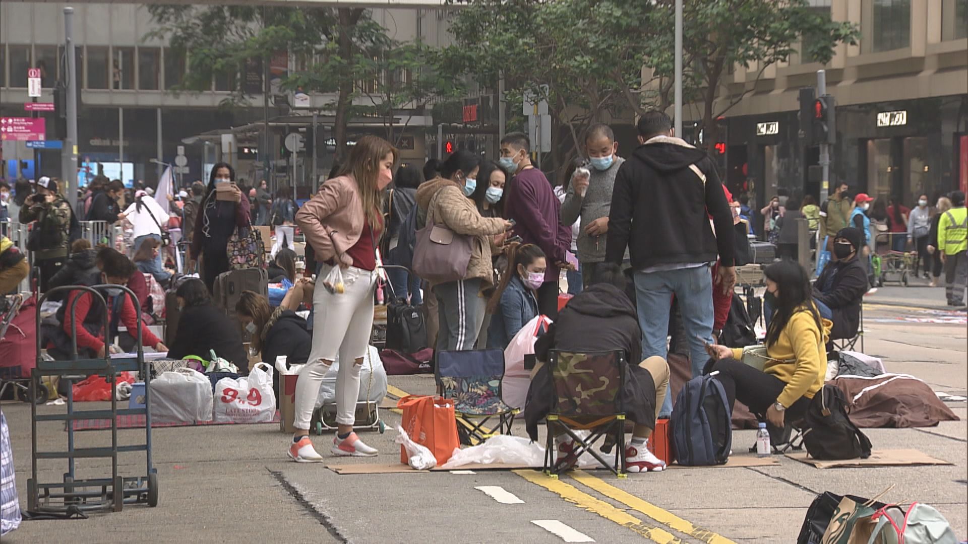 限聚令收緊至二人後首個周日　中環不少外傭聚集