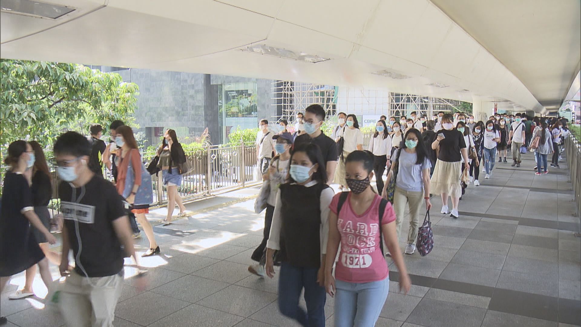 政府向每名市民免費派發可重用口罩