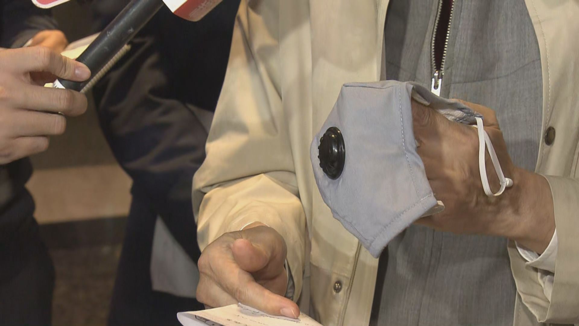 檢疫酒店強檢人士及同住照顧者不可佩戴氣閥口罩