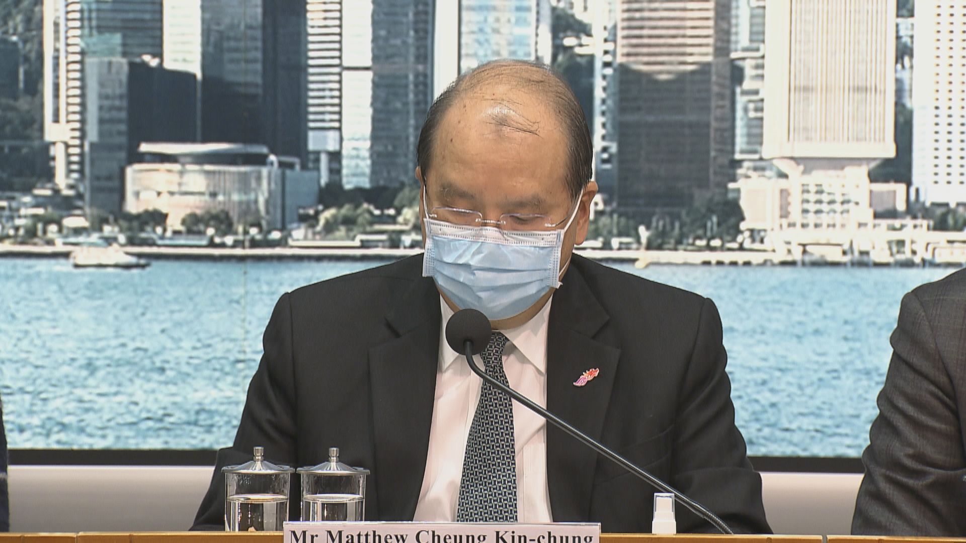 張建宗：有信心強檢措施可遏制疫情　讓停業處所新年後逐漸重開