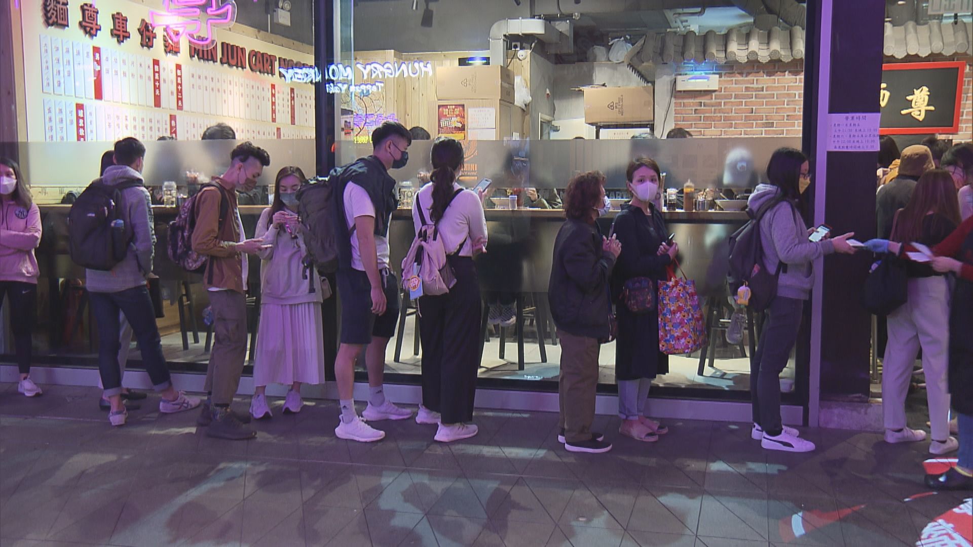 政府收緊防疫措施前夕　有市民特意外出用膳