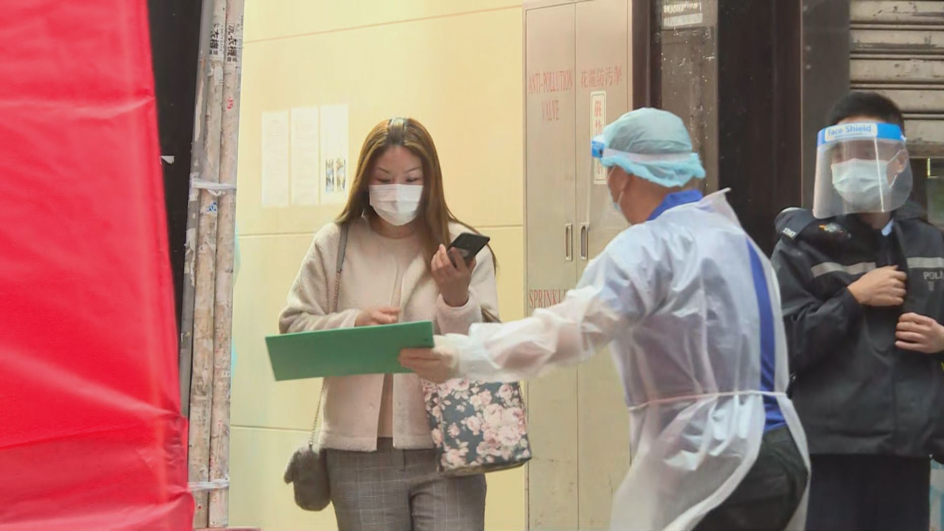 北角東發大廈十一時半正式解封　受限區內餐廳員工稱未獲通知檢測反遭票控