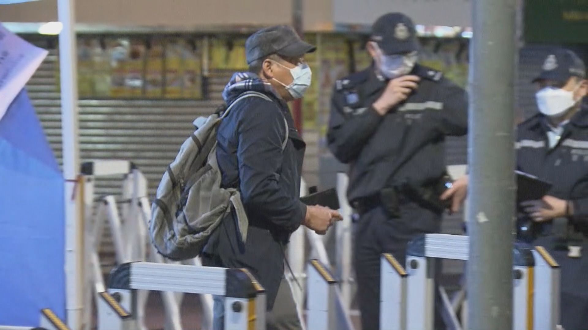 早上六時許深水埗恒安樓居民可經指定出口離開