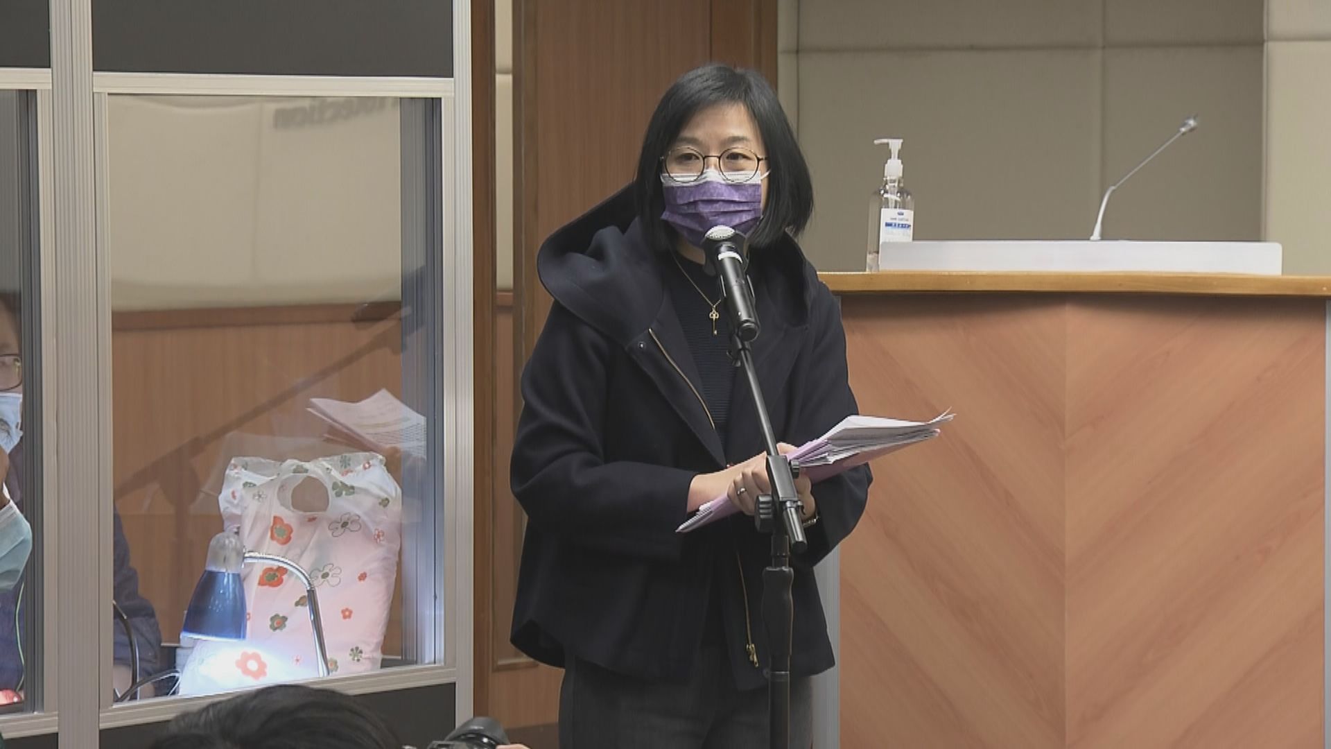 新聞處人員提醒記者應以「新冠病毒」發問