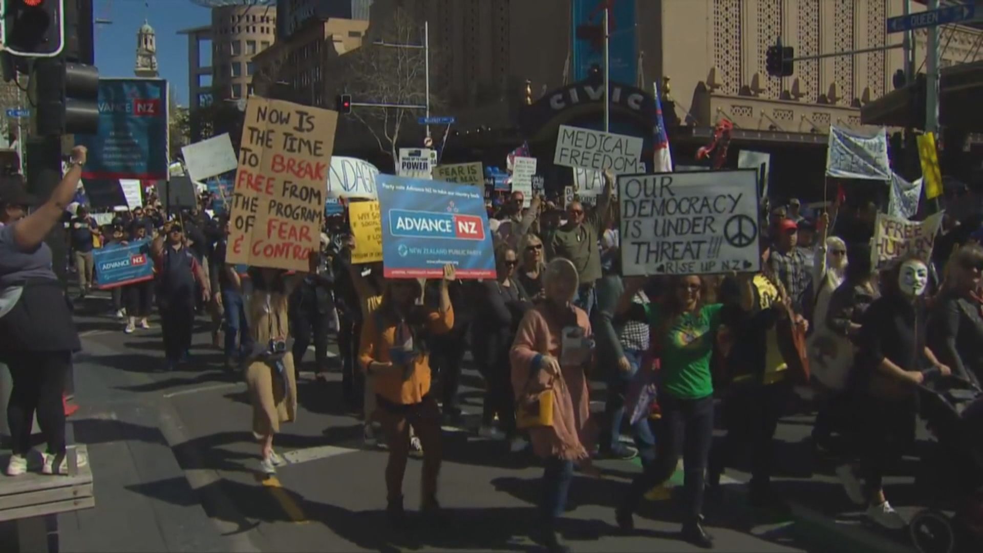 新西蘭大批民眾抗議社交距離限制措施