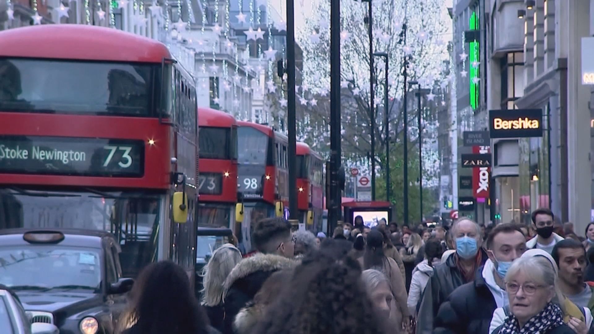 英國新增逾12萬確診　再創單日新高