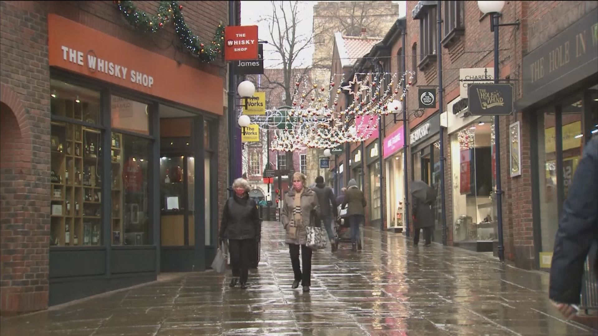 英格蘭聖誕期間增逾31萬宗確診　當局暫不收緊防疫措施