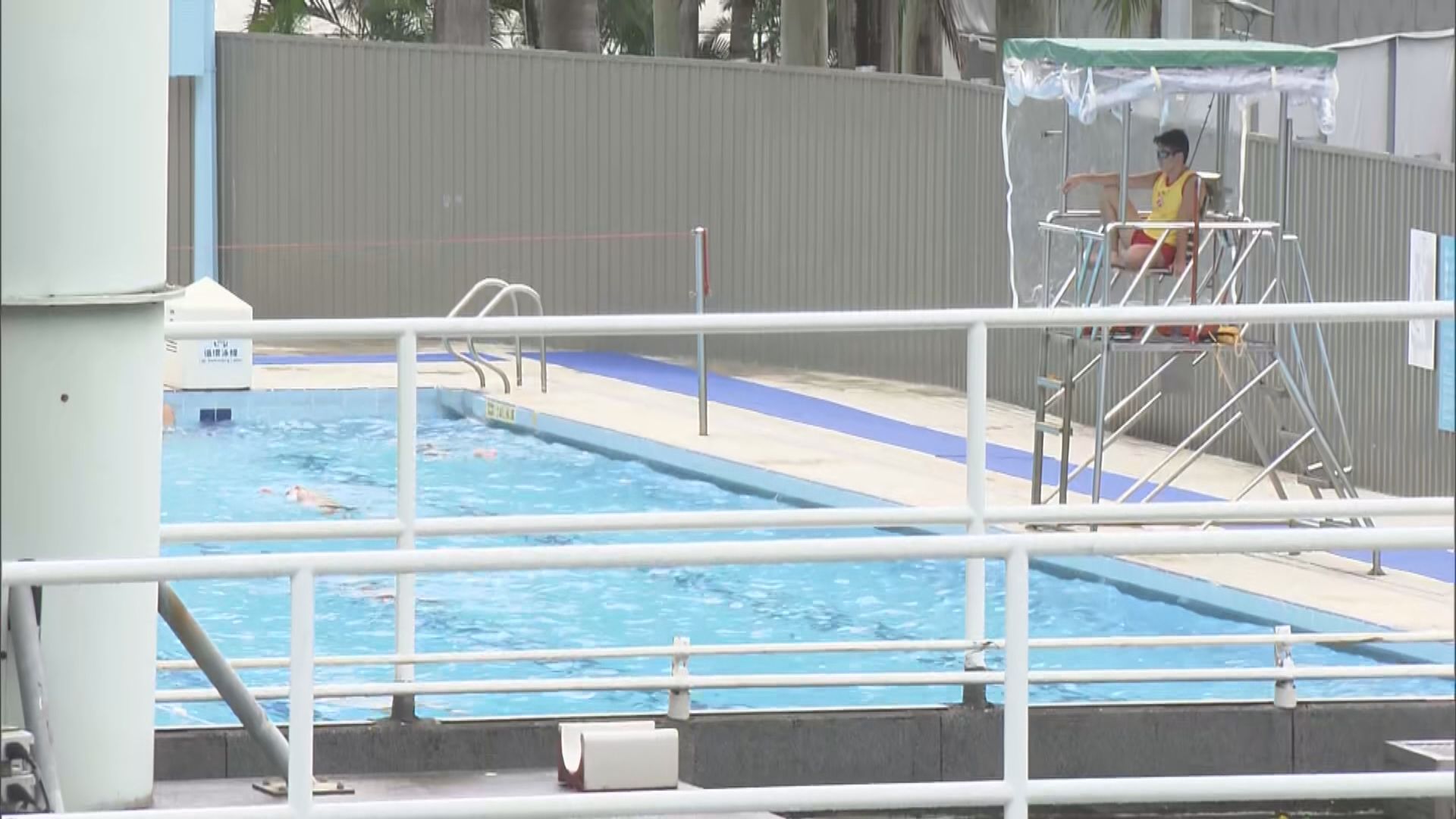 泳池重開　有泳客指上水後會盡快更衣戴口罩