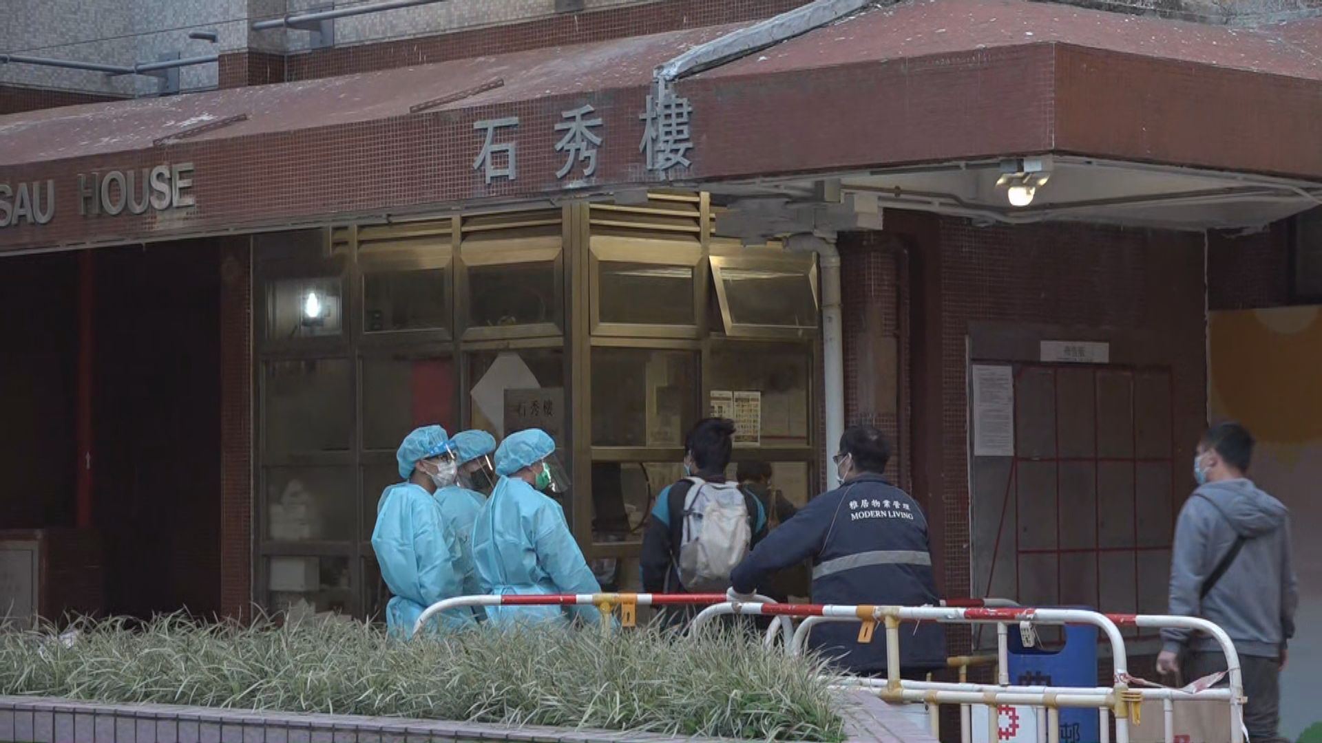 周日圍封強檢多座大廈共發現逾900宗初步陽性個案