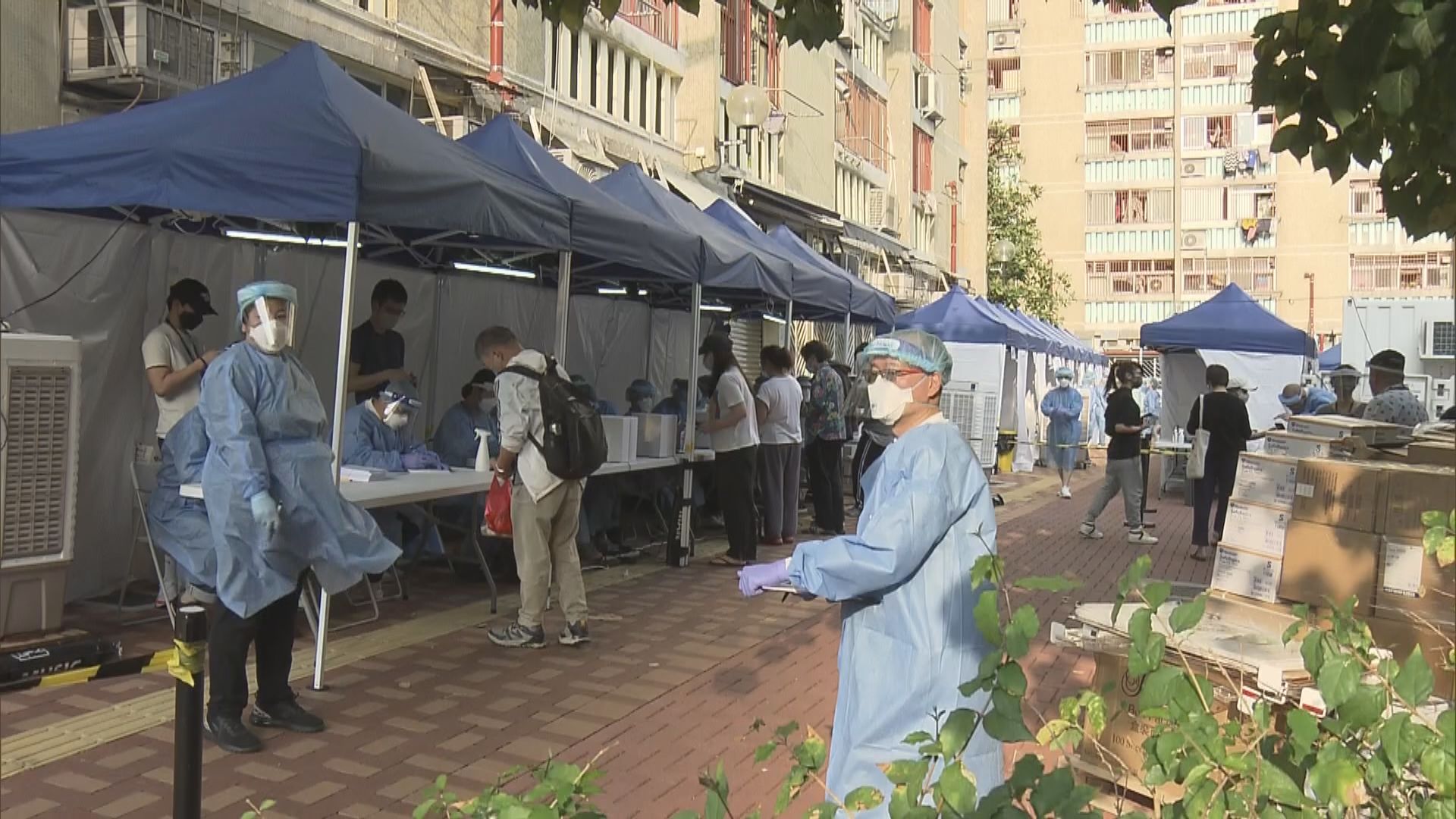 政府昨圍封多幢大廈　發現逾三百人染疫