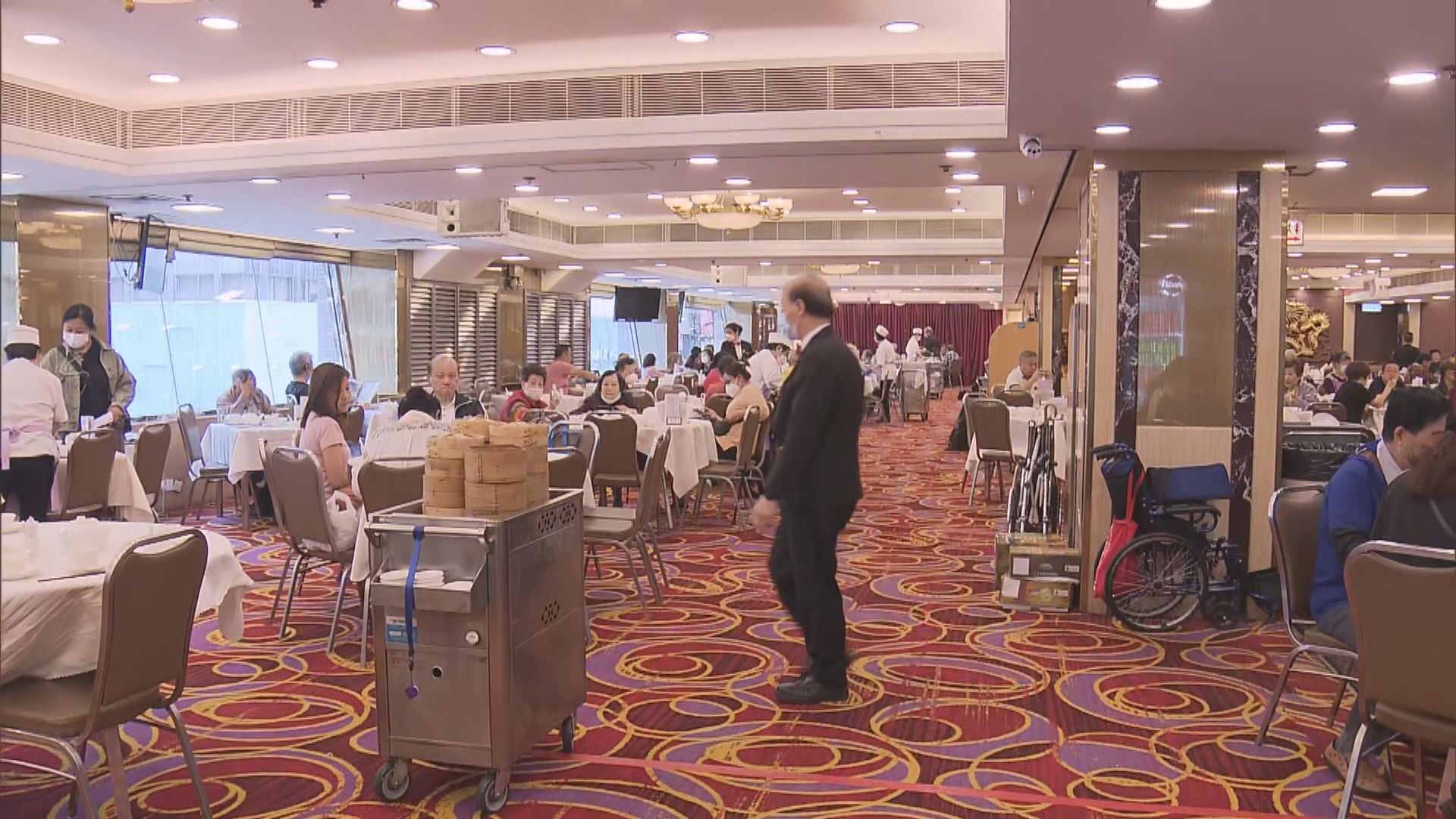 首階段放寬社交距離措施　市民到茶樓可四人一枱