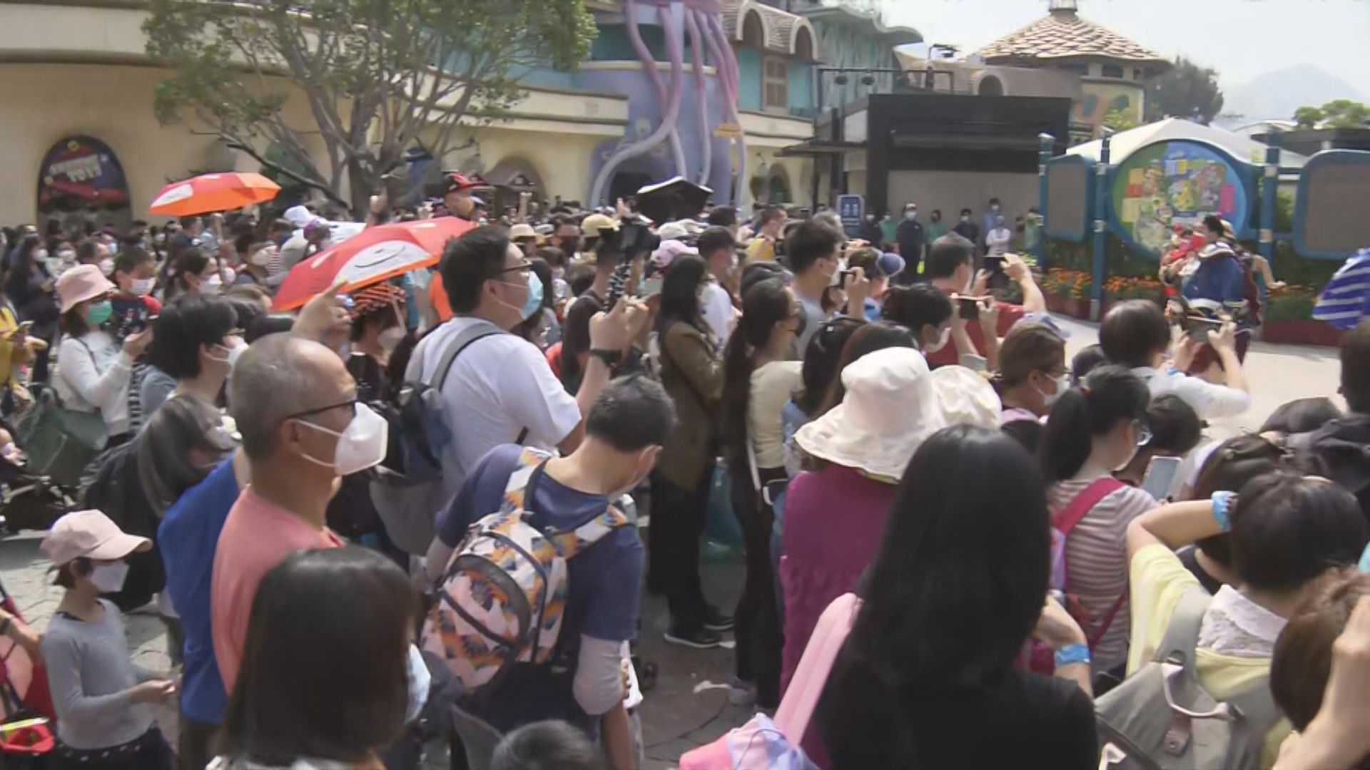 主題樂園及M+博物館重開首日人頭湧湧　水上樂園續關