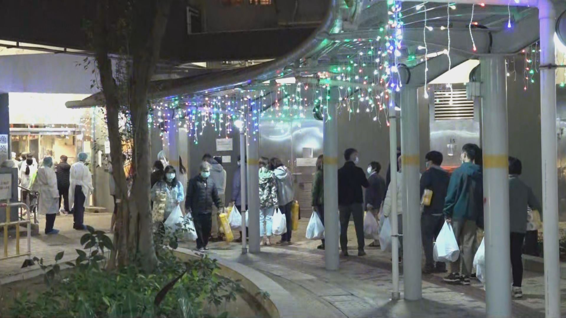 葵涌邨逸葵樓展開五日禁足令　有居民晚上十時始獲發飯盒