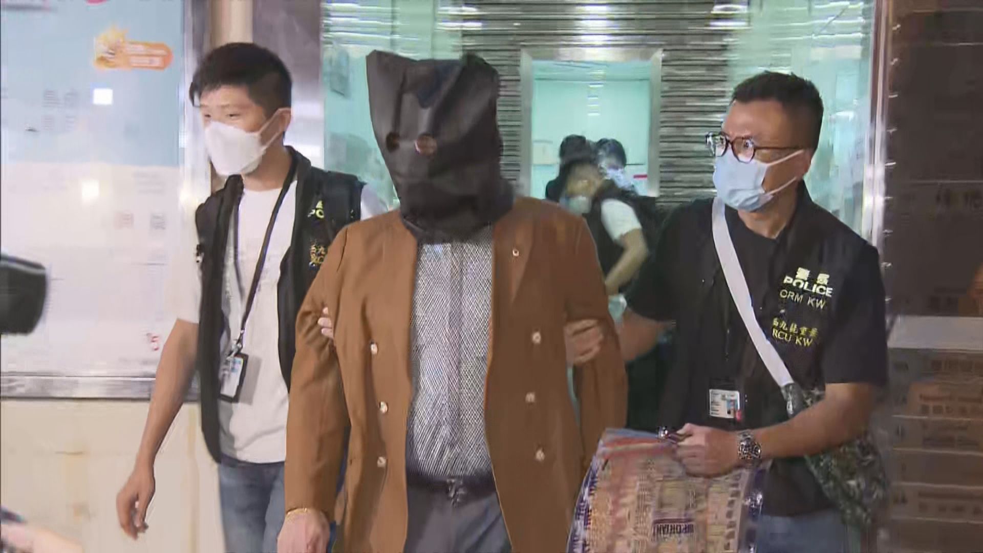 警方再拘捕三名西醫 涉濫發「免針紙」 另有八人涉買「免針紙」被捕