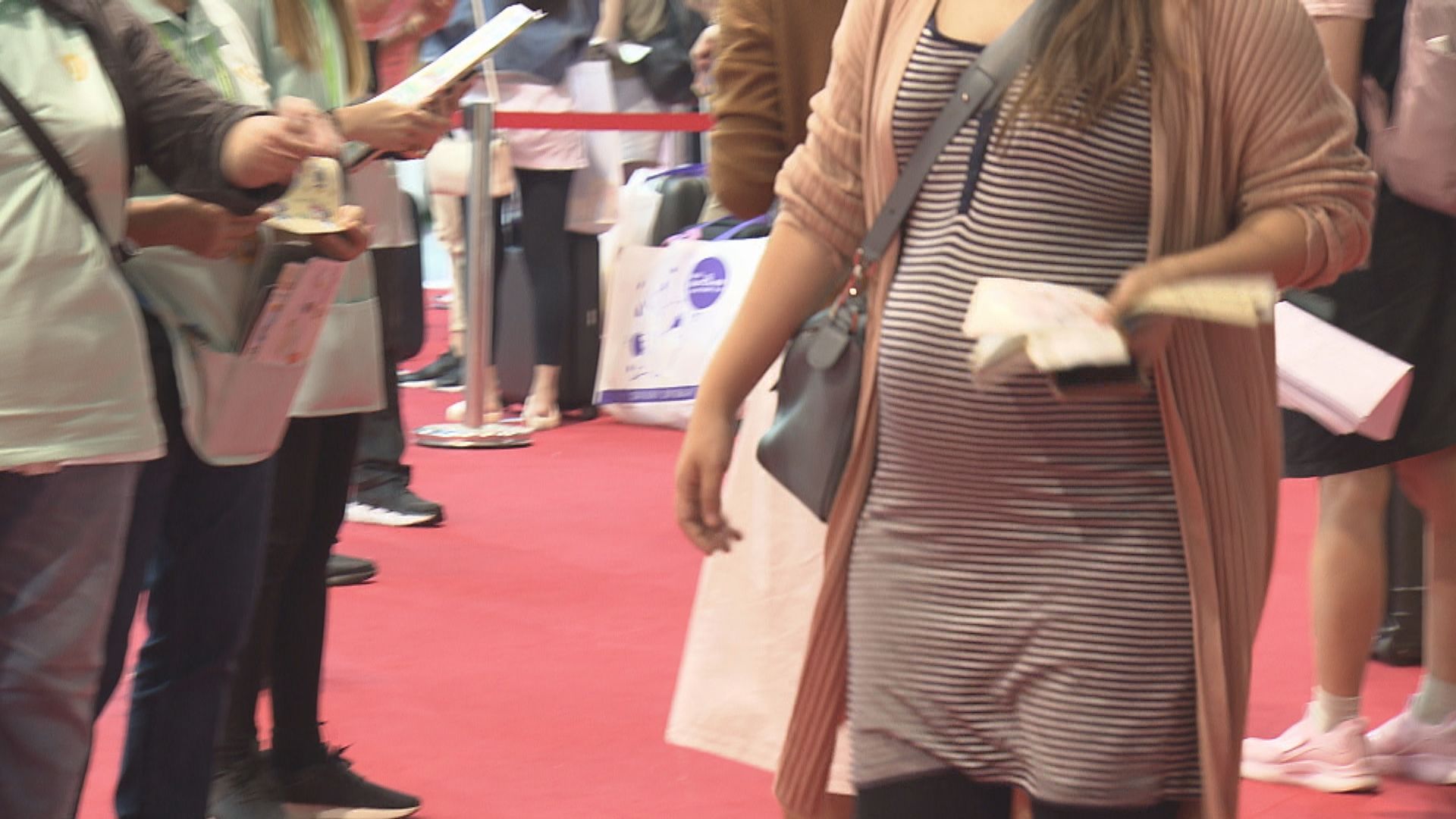 過去兩星期逾60名孕婦確診新冠病毒