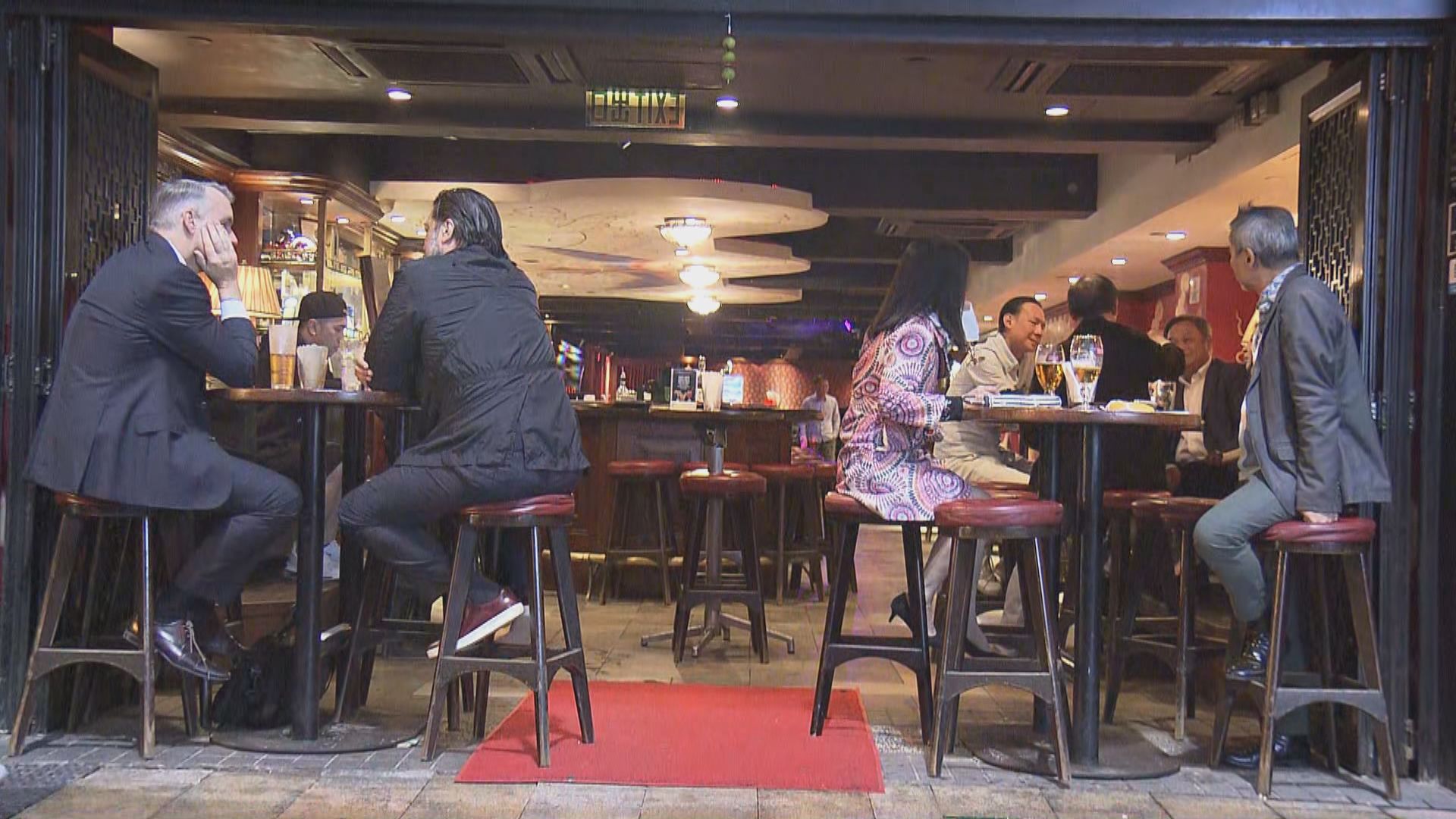 蘭桂坊酒吧如常營業　未見有餐廳為食客量度體溫