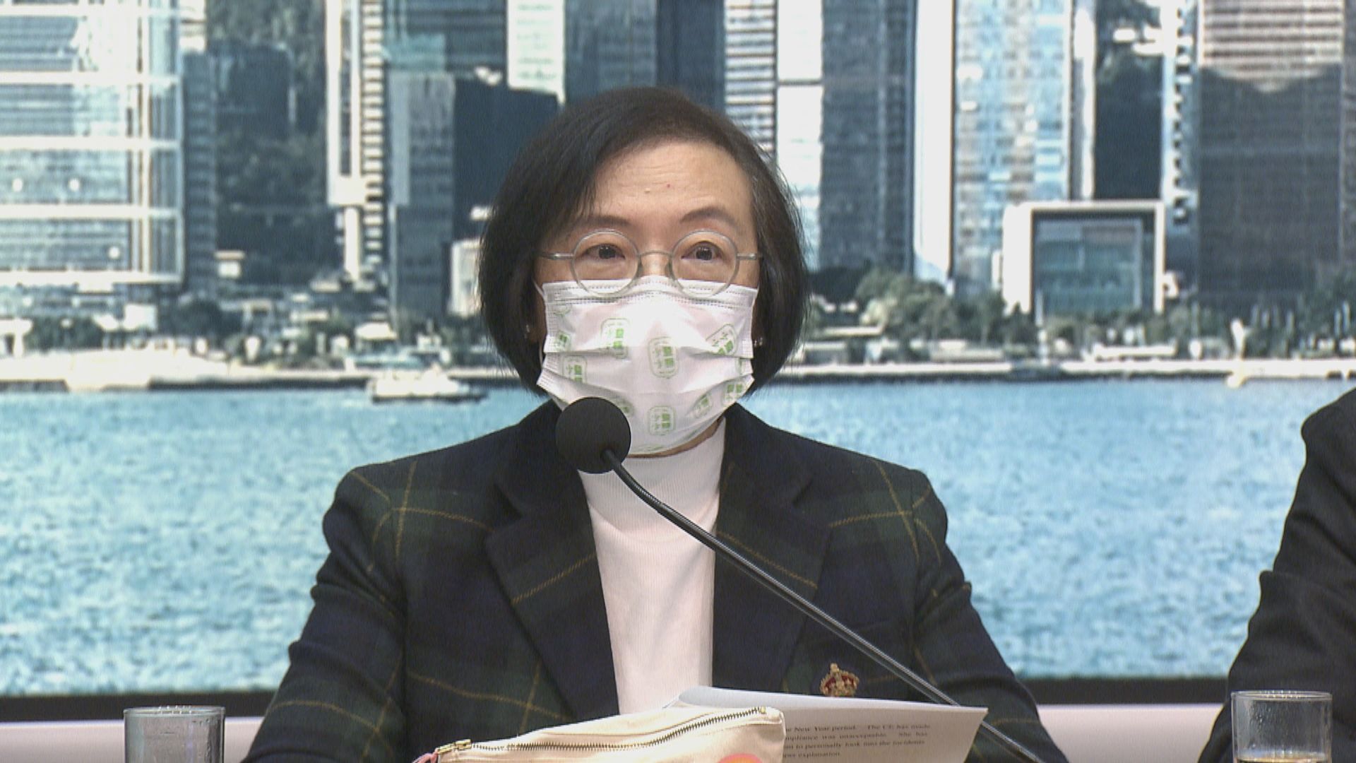 特首召見國泰管理層對機組人員違規表達強烈不滿