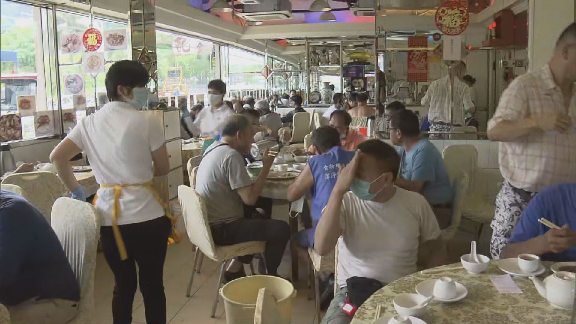 政府專家顧問促馬上收緊食肆防疫措施
