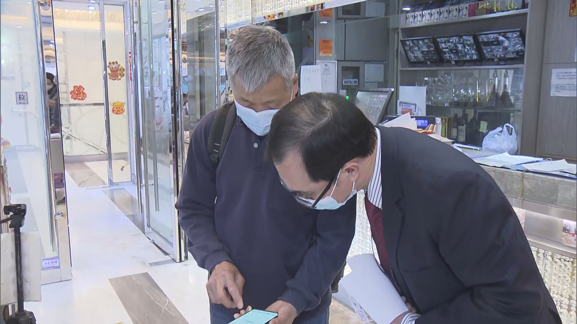 食肆即日起可四人一枱　酒樓不少長者需職員助填資料