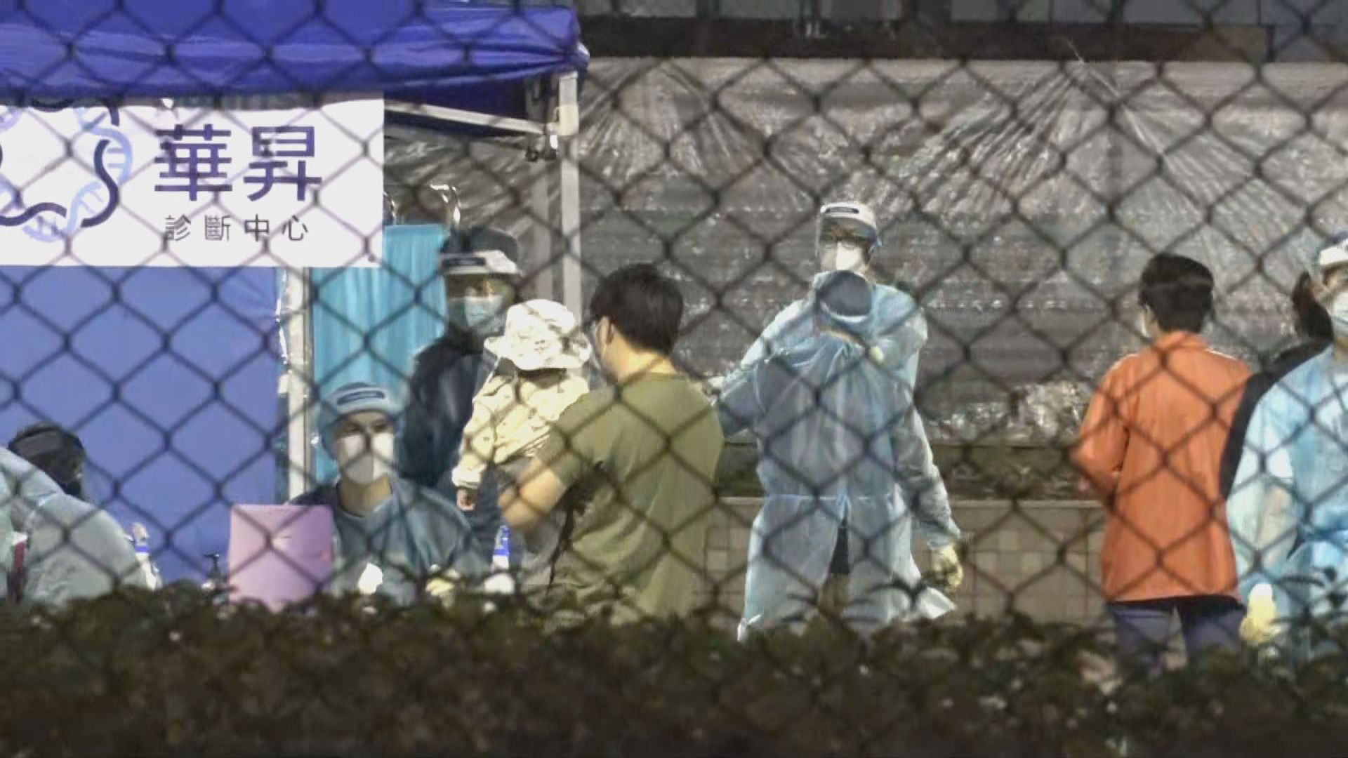 政府突襲四區劃受限區域強制檢測　封區時不在大廈居民其後陸續回家