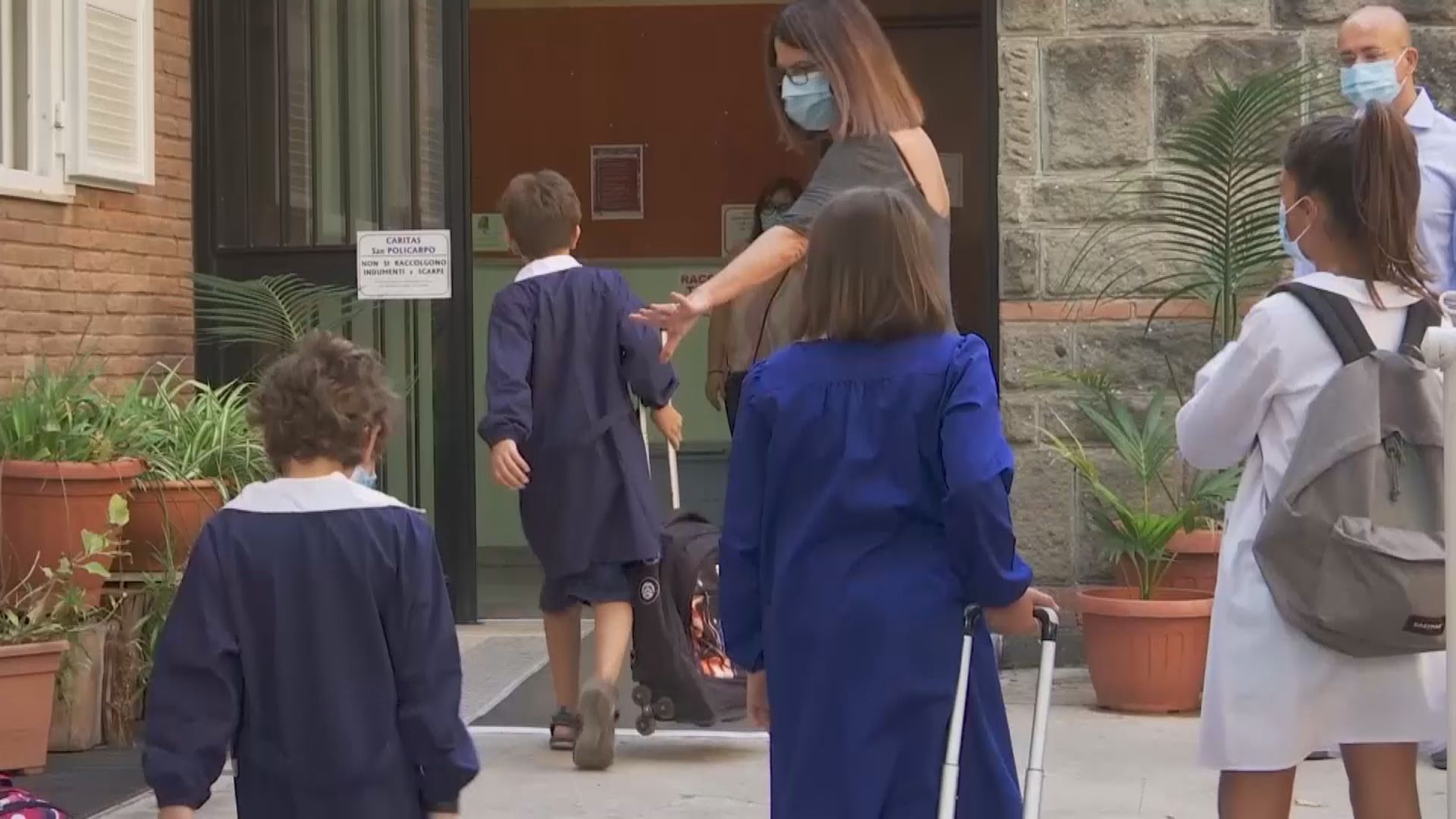 疫情下歐美多地優先讓小童回校上課