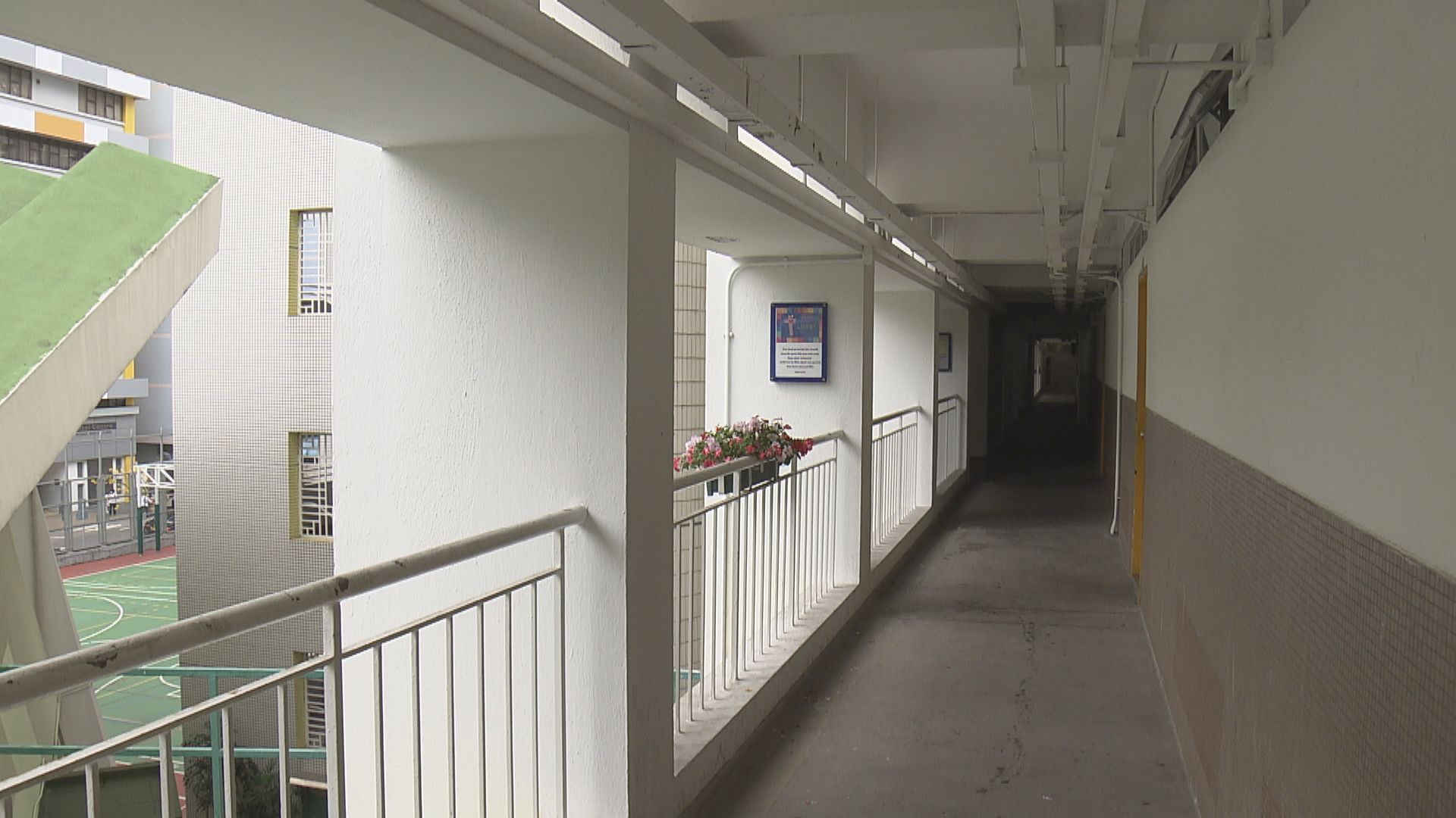 全港中小學及幼稚園明年2月起分階段恢復全日面授課堂