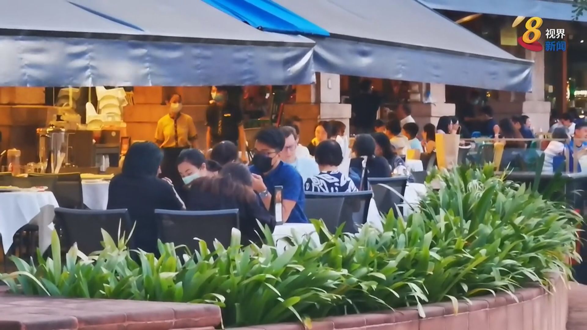 新加坡收緊防疫限制　民眾趕在禁令前外出用膳