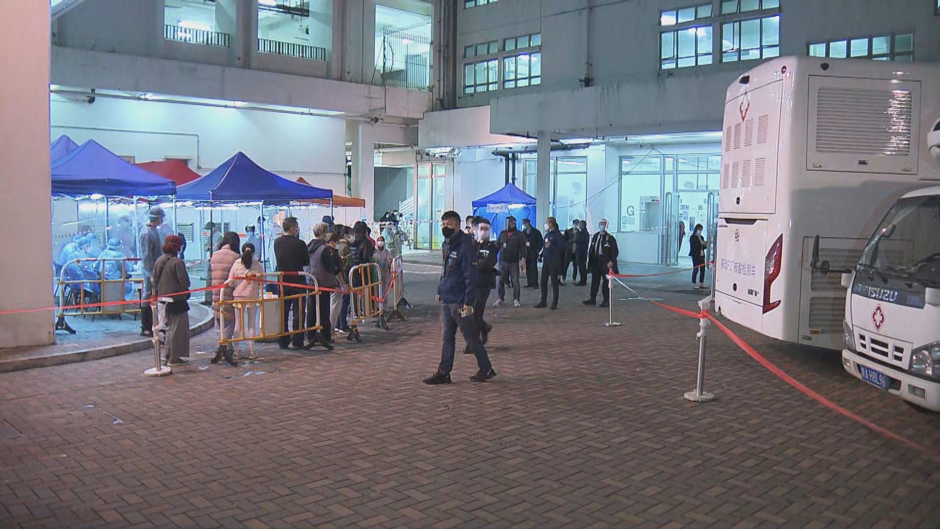 石硤尾邨美薈樓延長圍封居民須再做檢測　內地流動檢測車場協助