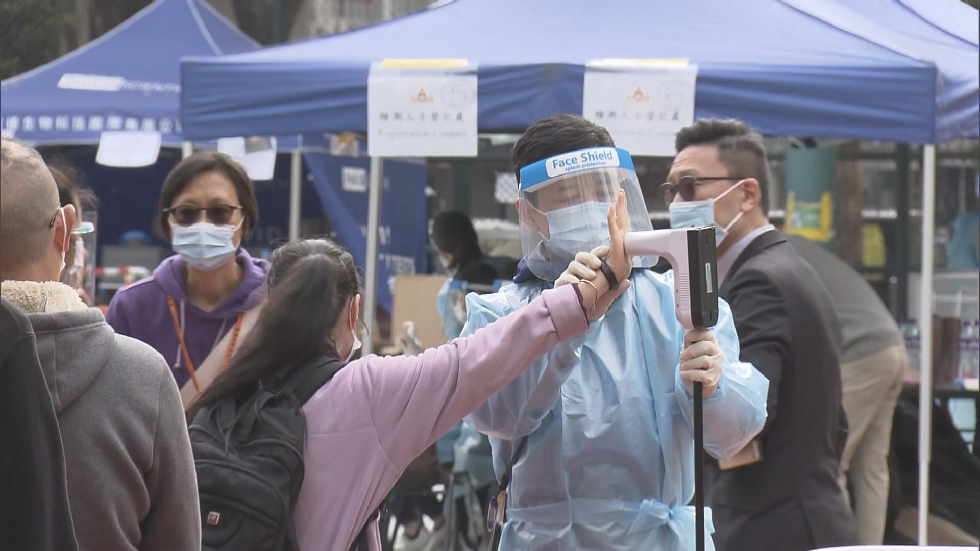 深水埗指定區域設採樣站　居民排隊輪候檢測