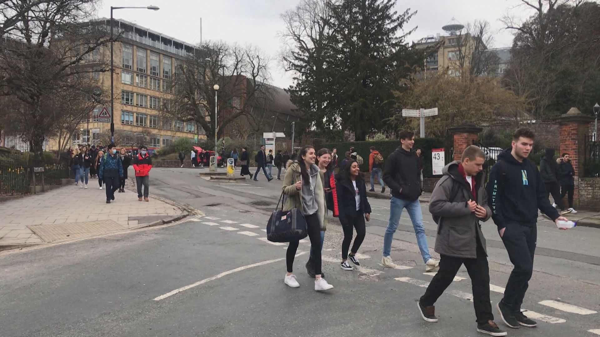 有英國留學生已購買機票提早回港