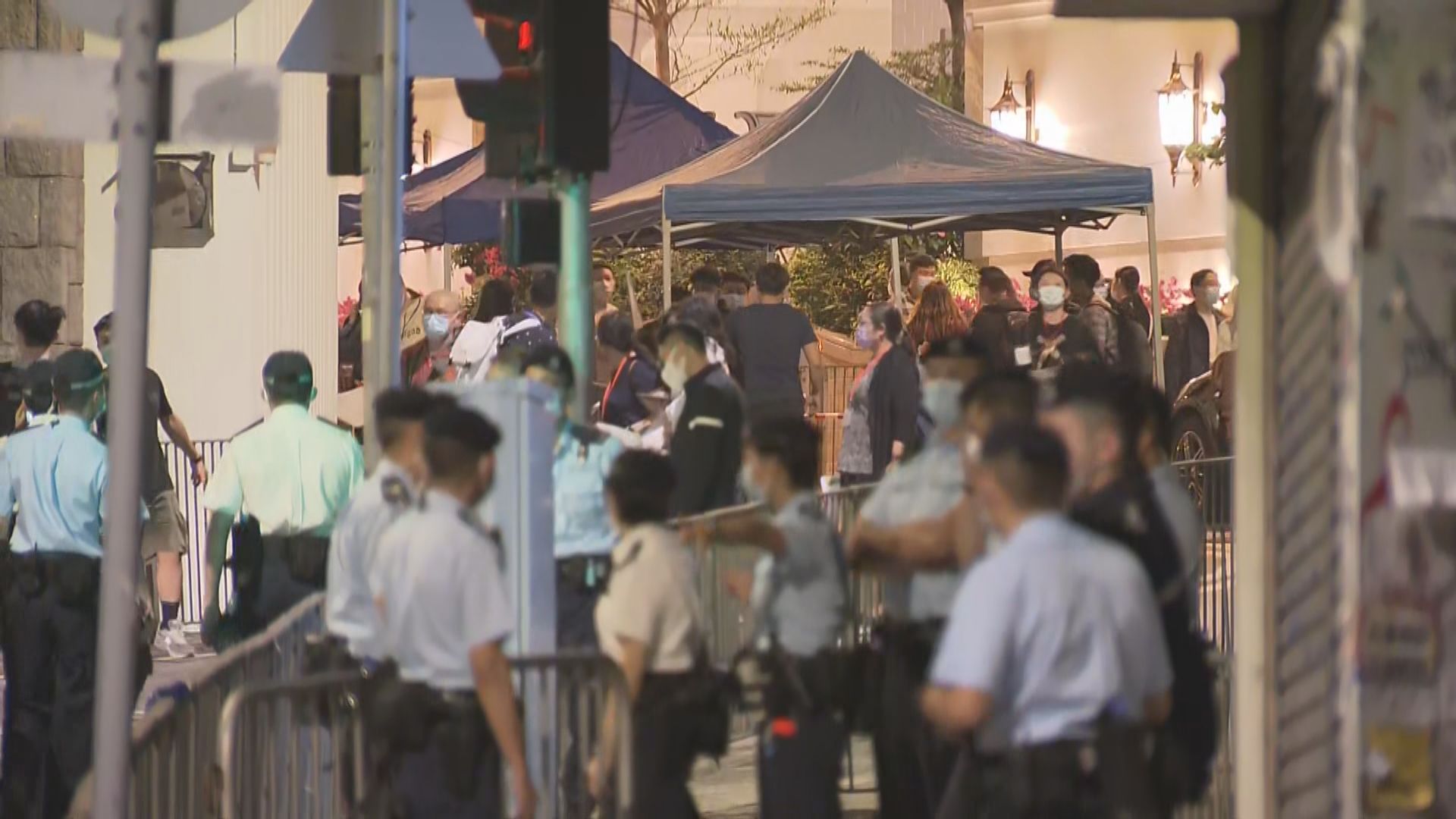 政府圍封強檢中西區帝景園及薄扶林道六座大廈