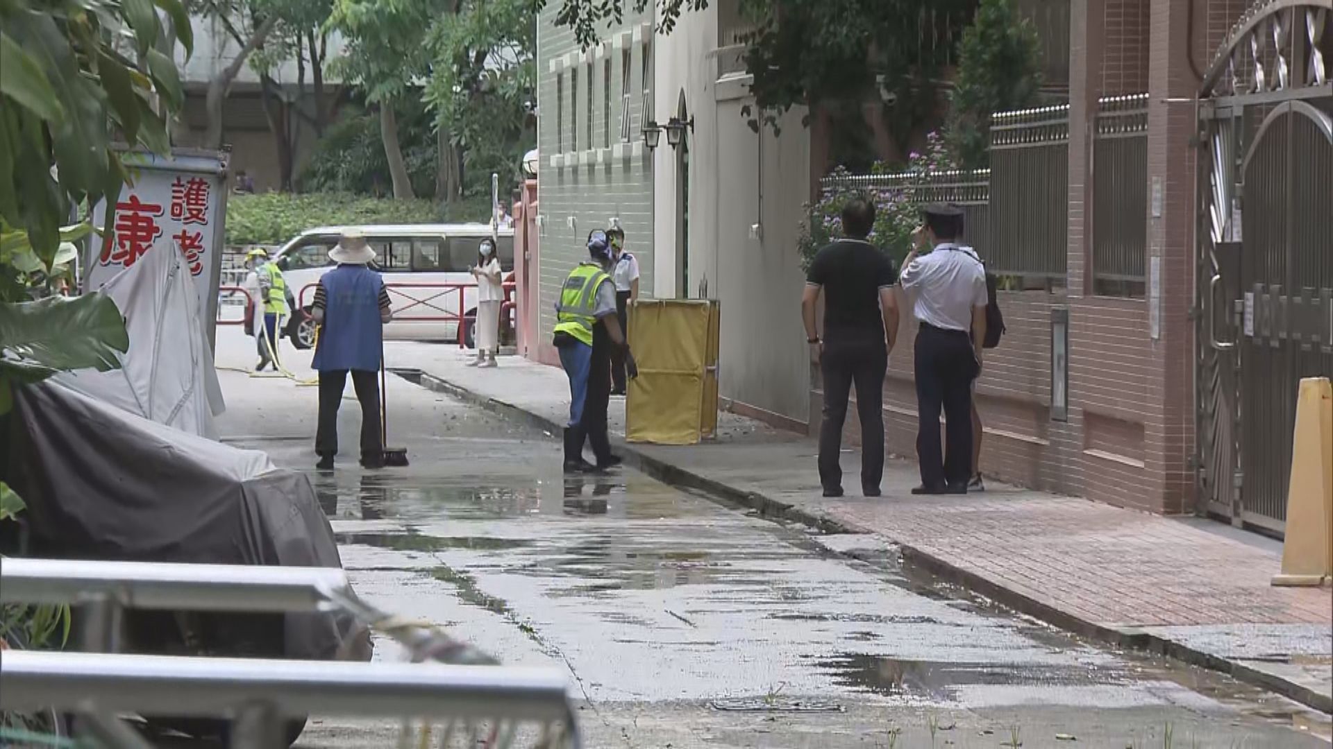 食環署職員到大埔康和護老中心清潔