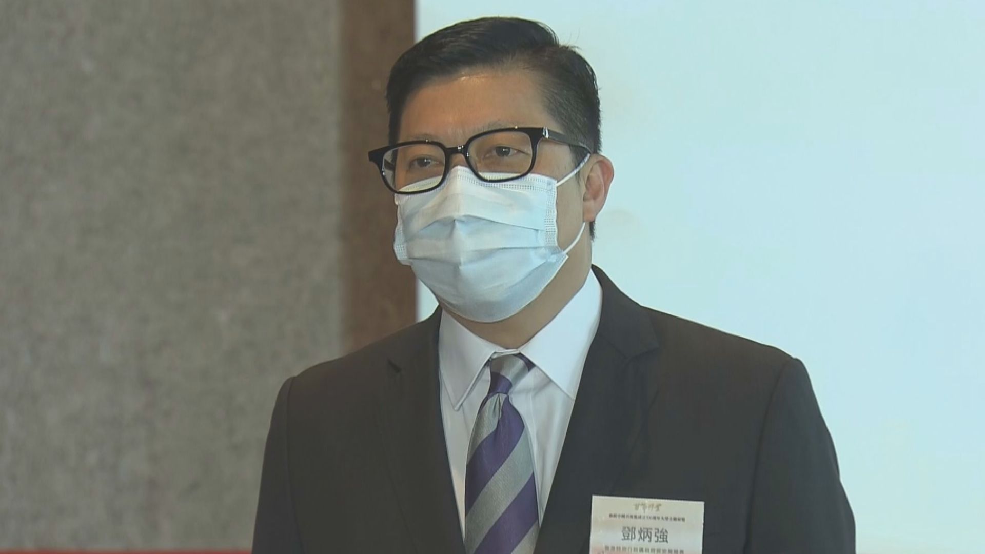 鄧炳強完成家居檢疫　到青衣社區隔離設施視察