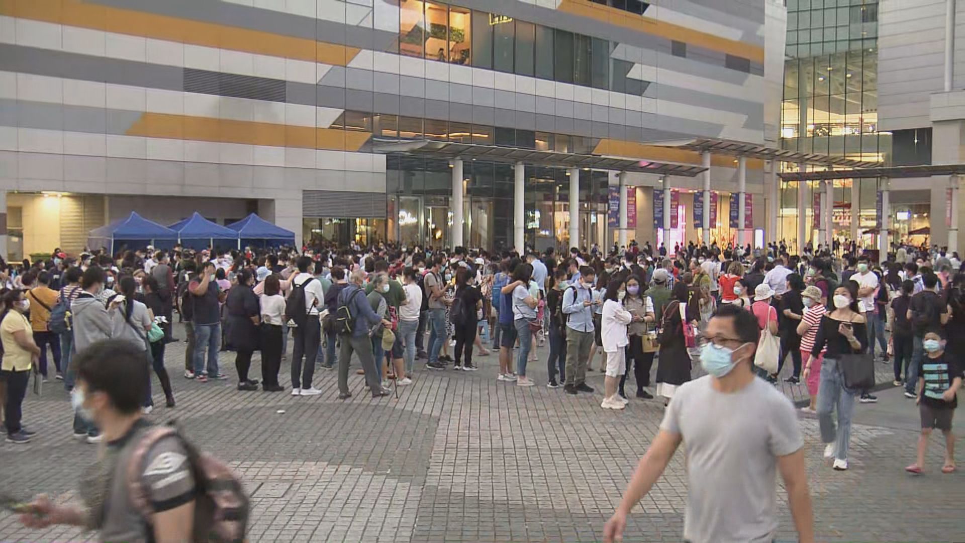 東涌多個地方納入強制檢測　流動採樣站全日大排長龍