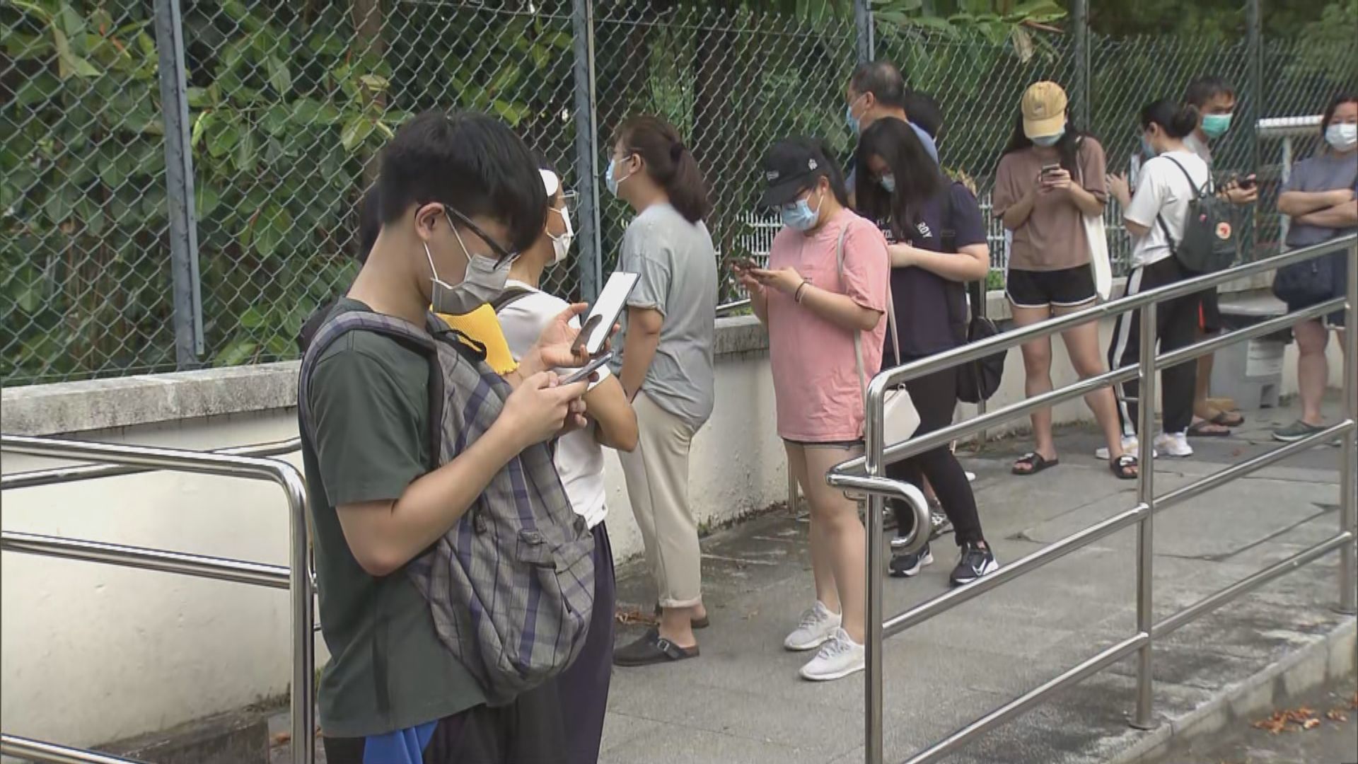 部分普通科門診診所十分鐘派完樣本瓶　有市民感失望