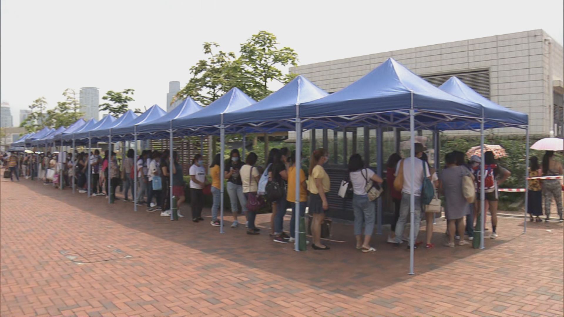 繼續有大批外傭趁放假排隊做檢測