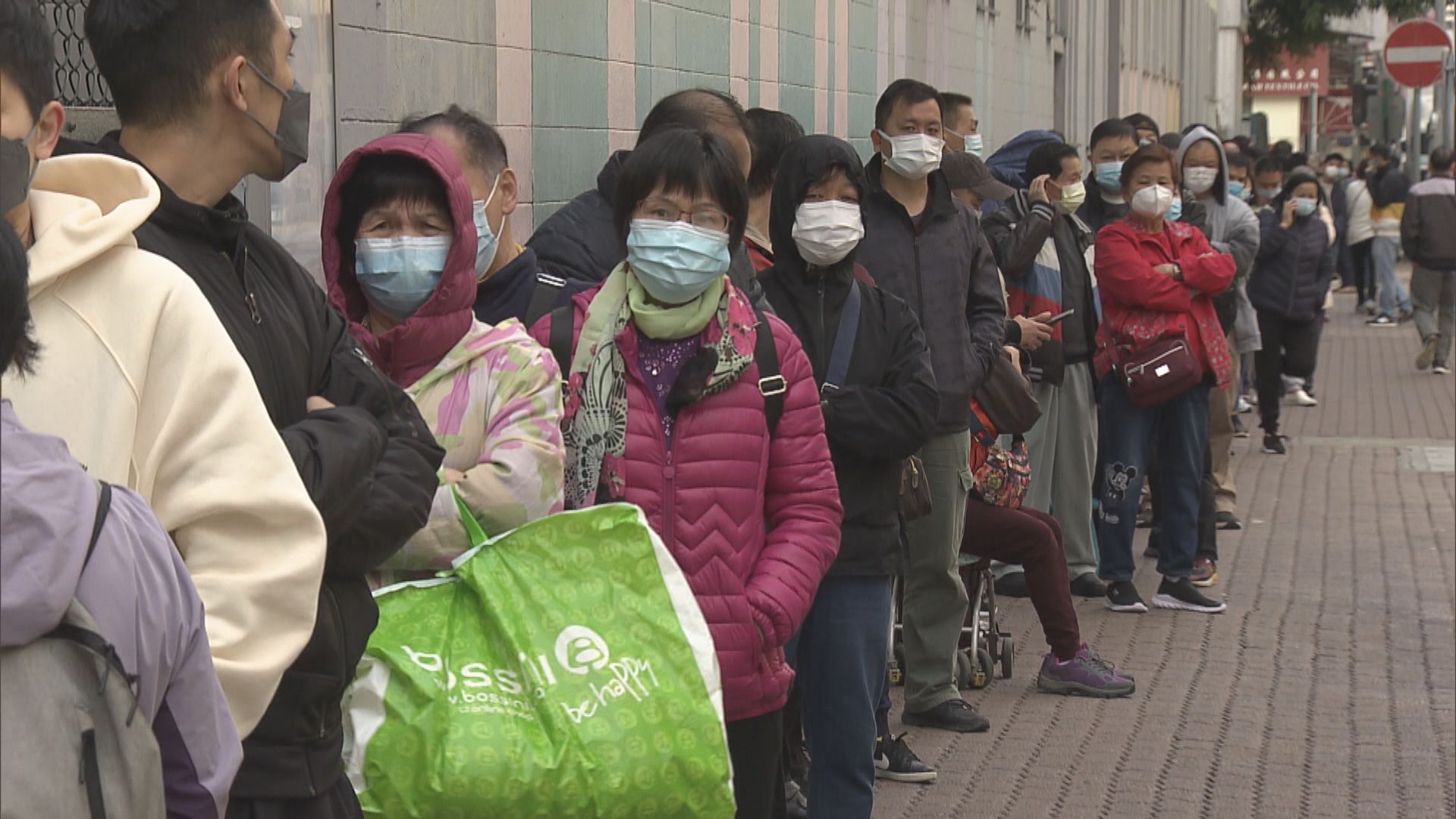 深水埗及旺角流動採樣站大排長龍