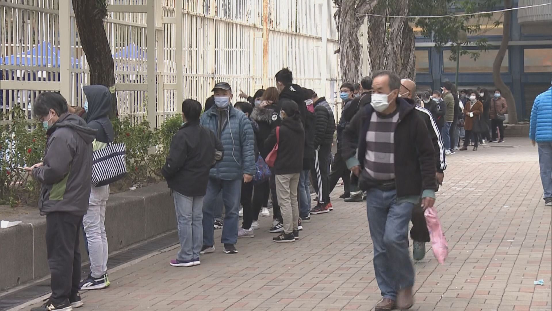 屯門檢測站繼續現人龍