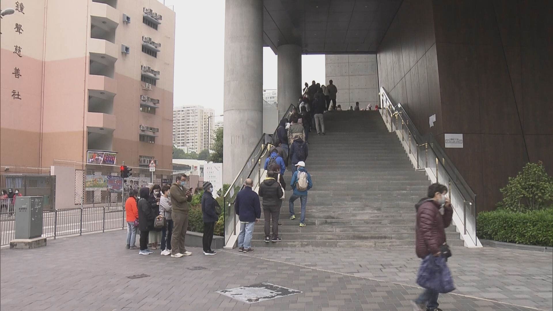 屯門檢測站續現人龍　政府兆麟運動場再增採樣站